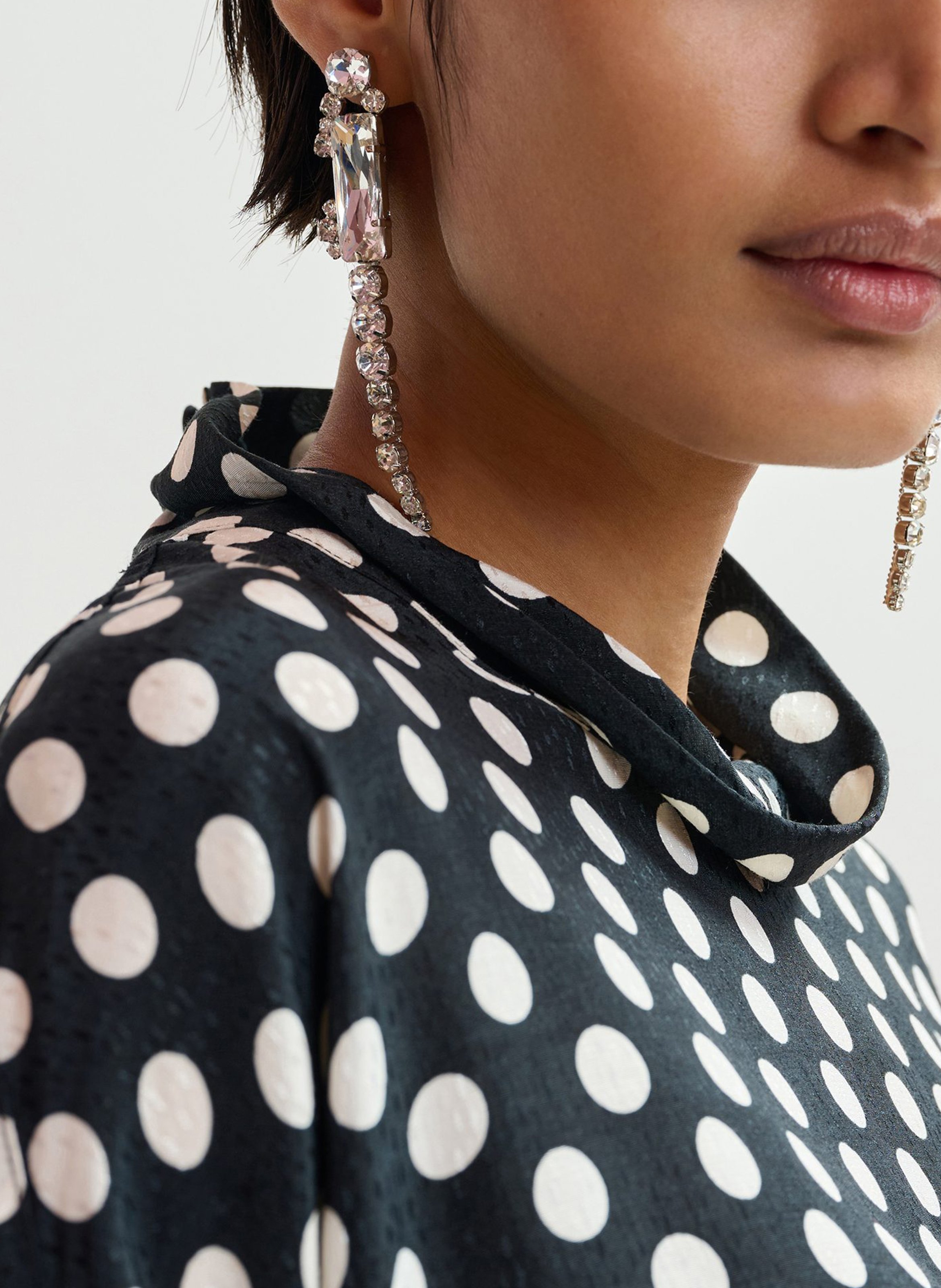 <p>Top Oversize mit Stehkragen und Print</p> ESSENTIEL ANTWERP Schwarz