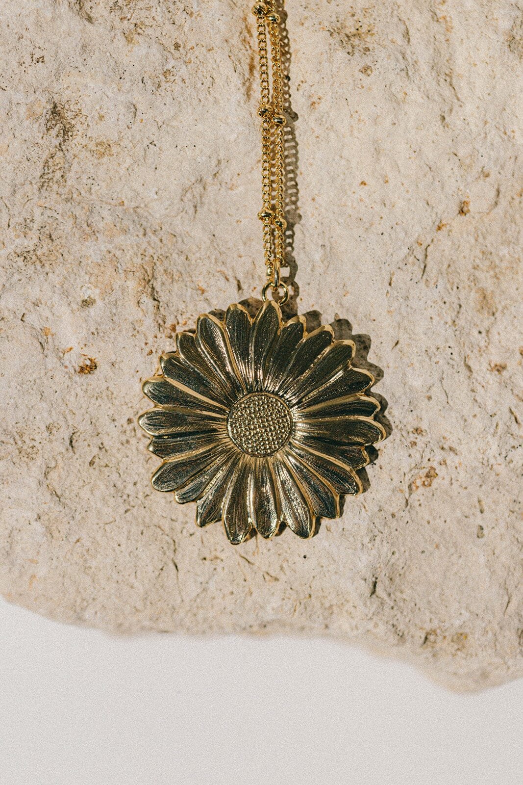 Silver plated flower necklace Golden