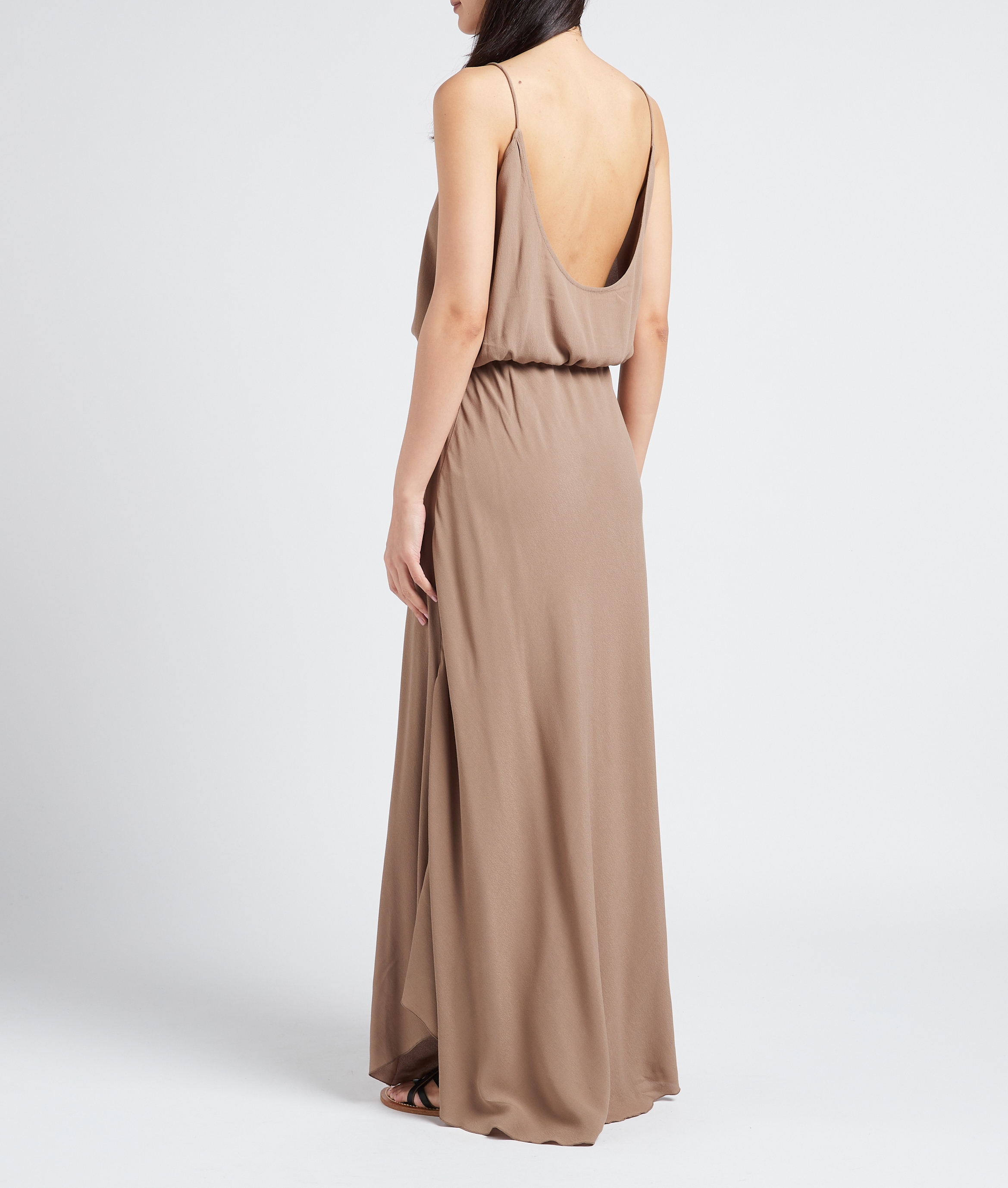Gerade geschnittenes Maxikleid mit Rundhalsausschnitt KARMA KOMA Braun