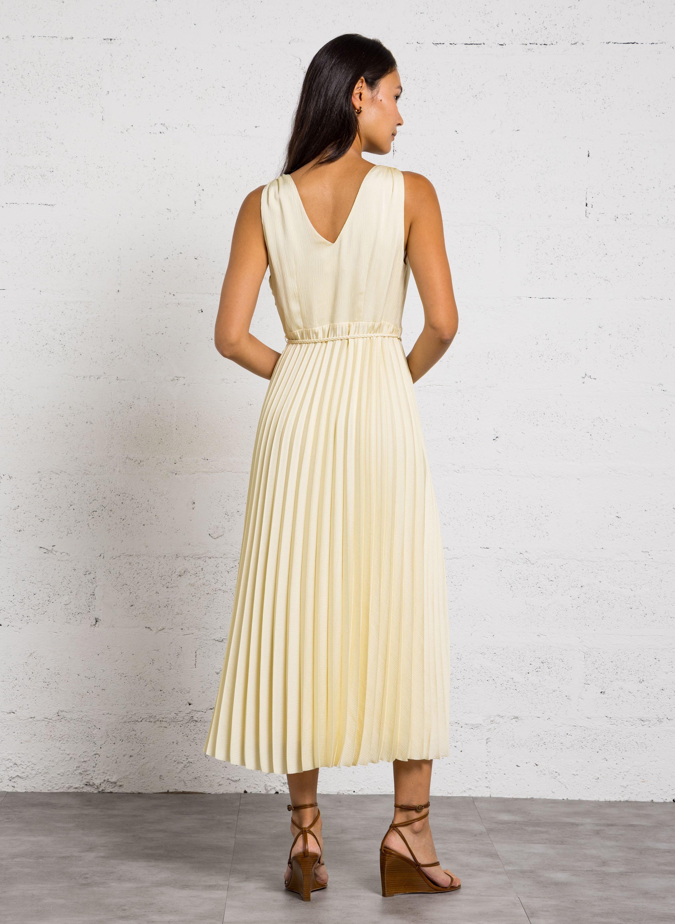 Vestido largo con cuello de pico MAISON 123 Beige