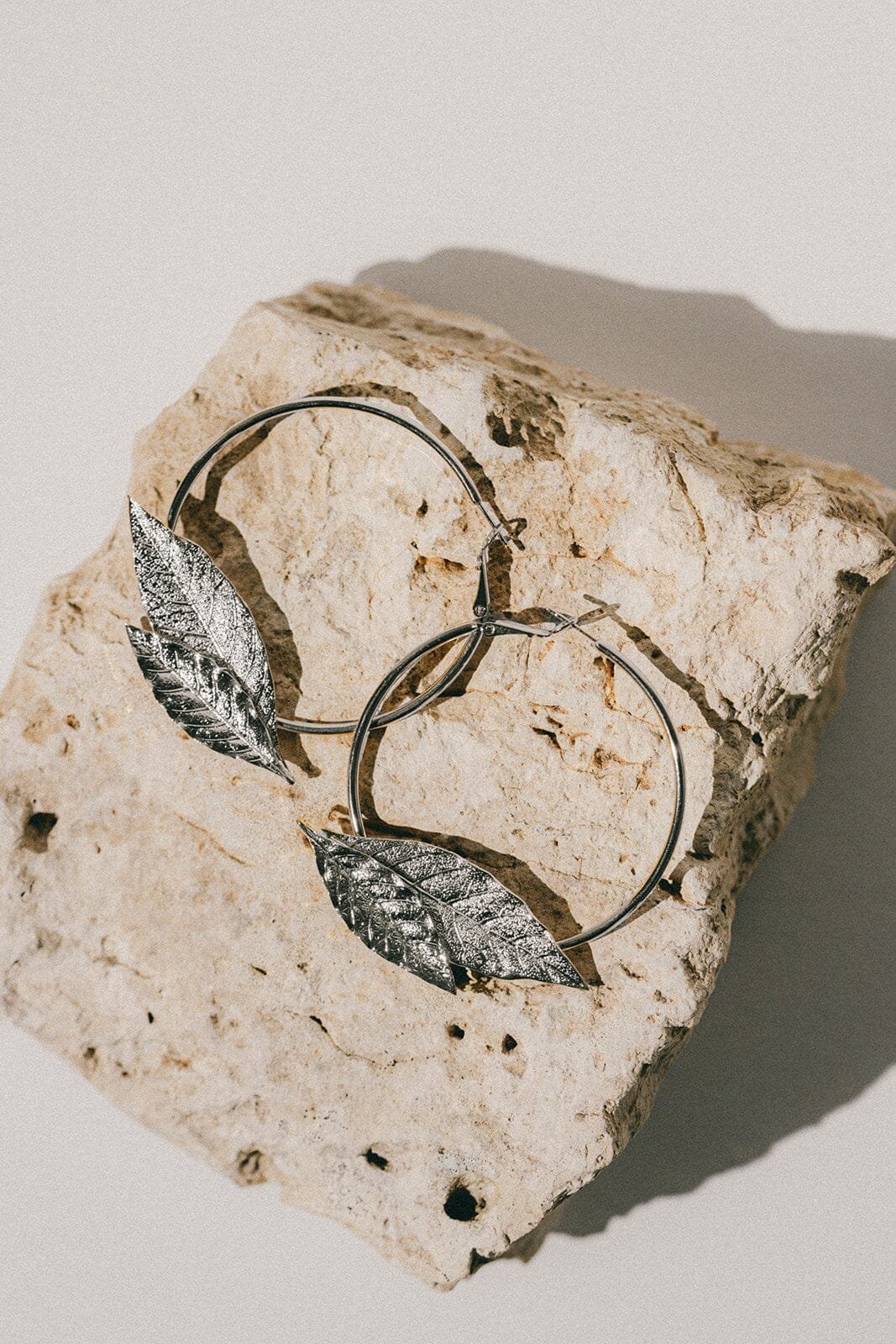 Gold-plated leaf hoop earrings MONSIEUR SIMONE Silver