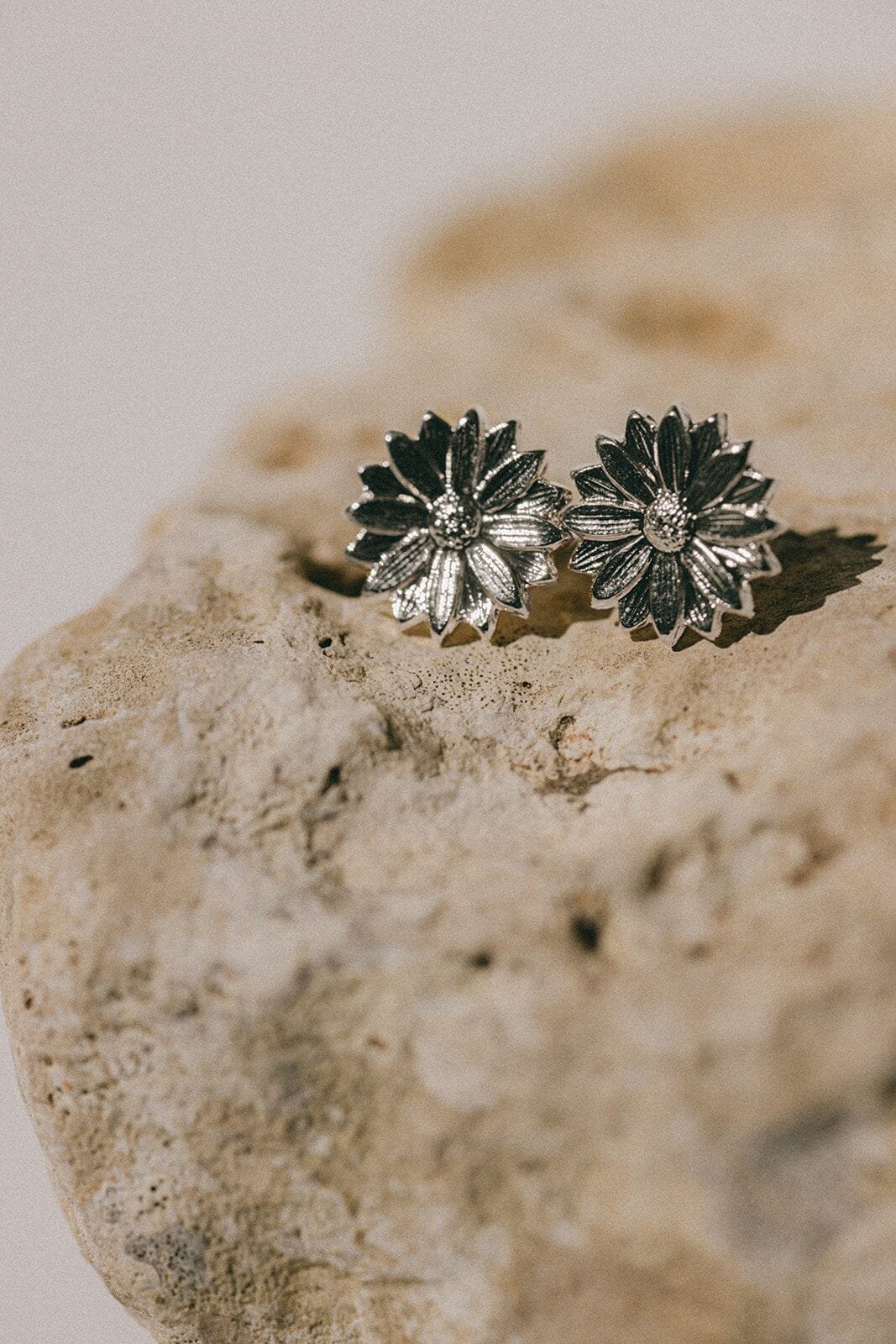 THÉIA - silver-plated flower stud earrings MONSIEUR SIMONE Silver
