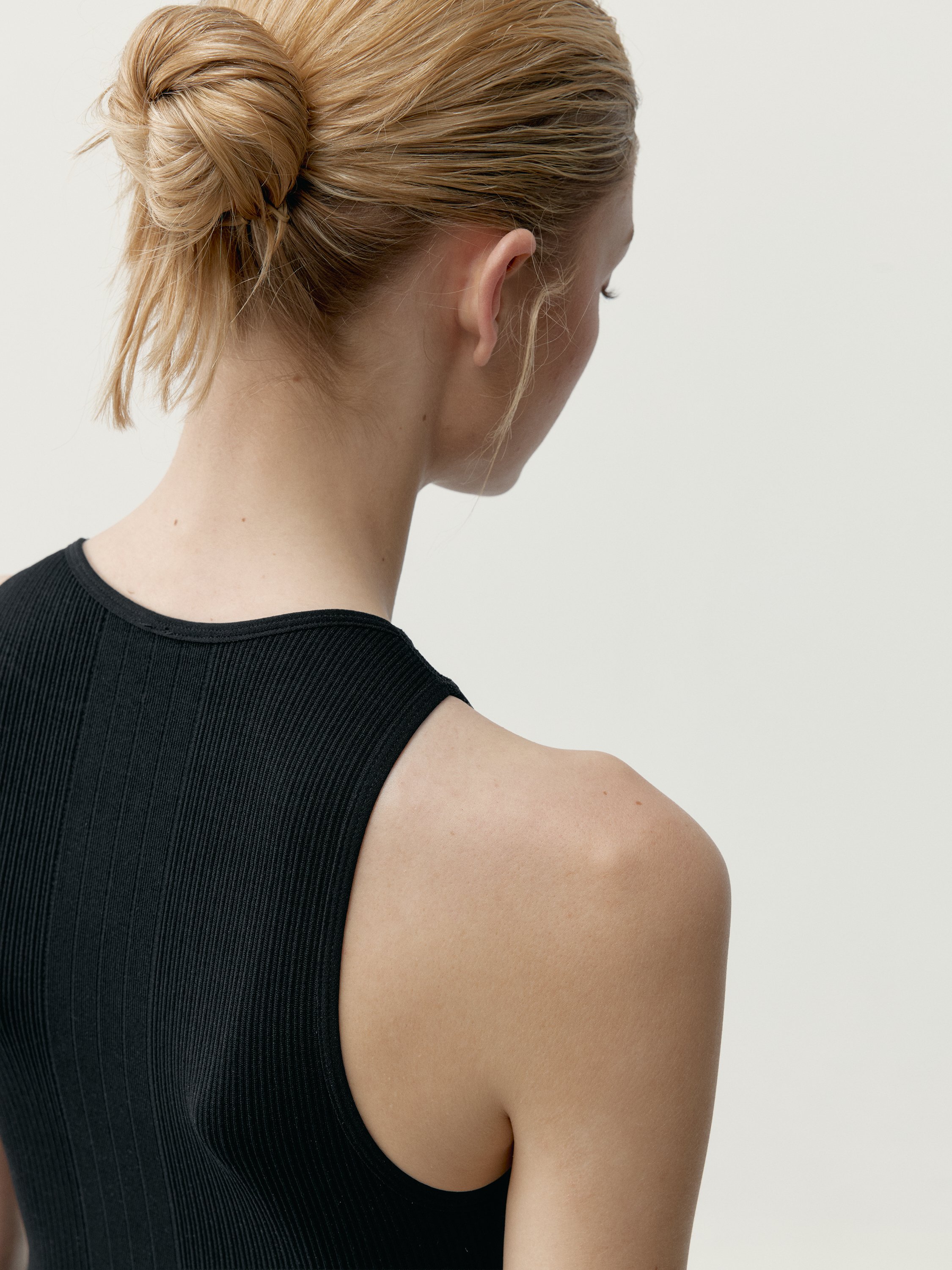 Seamless sleeveless sports t-shirt BORN Black