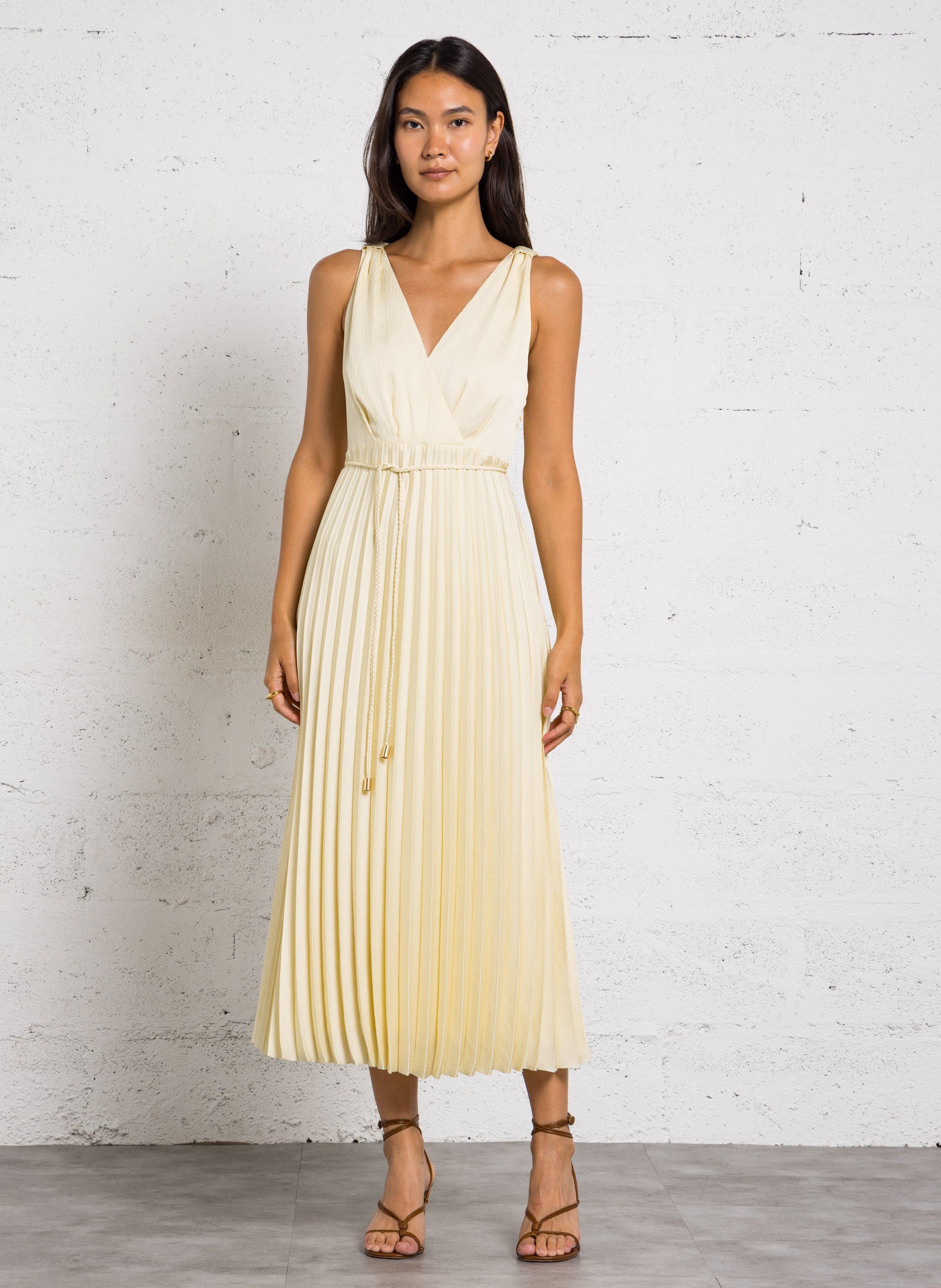 Vestido largo con cuello de pico MAISON 123 Beige