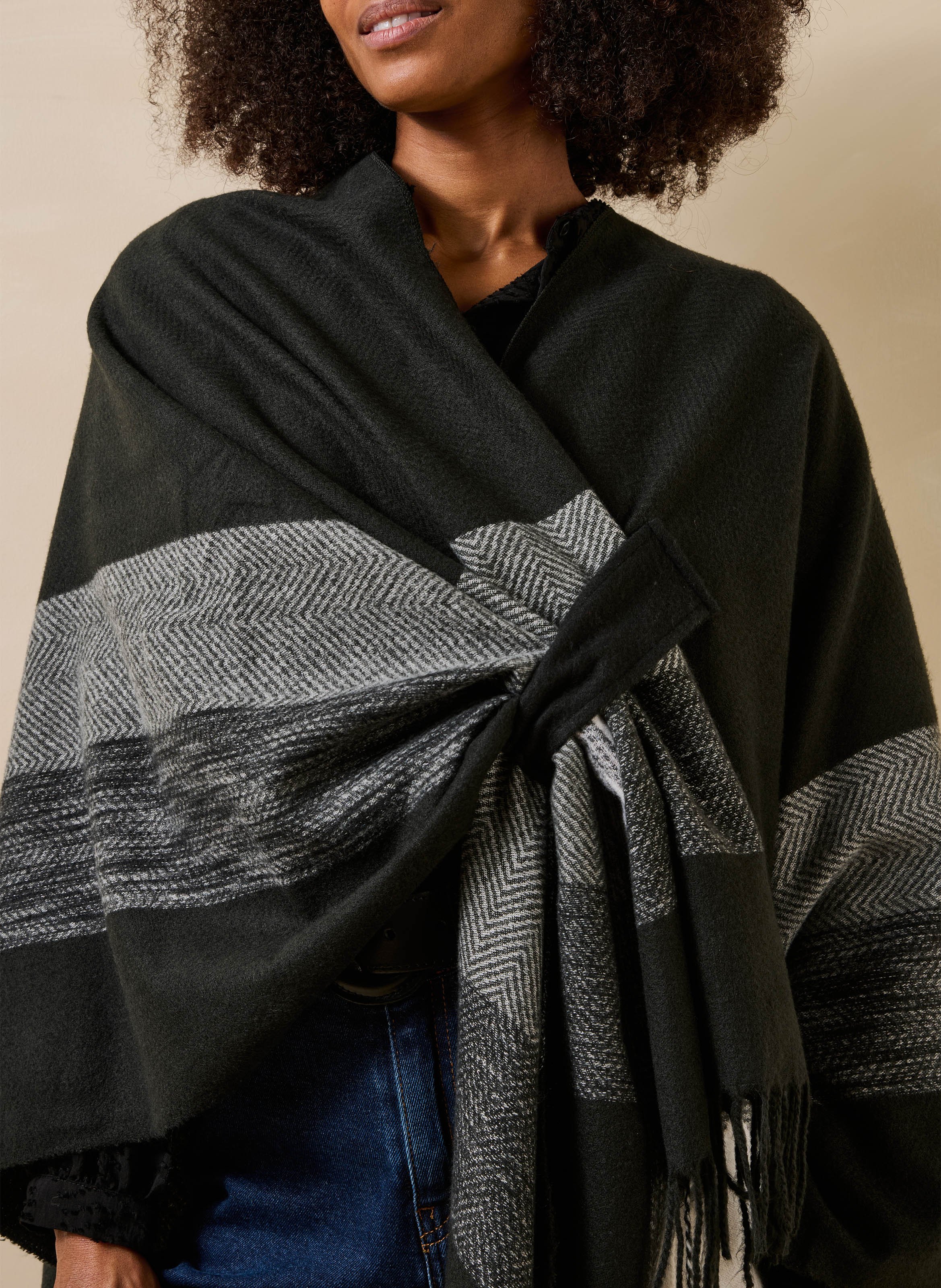 Loose-Fitting Printed Cape LA FEE MARABOUTEE Black