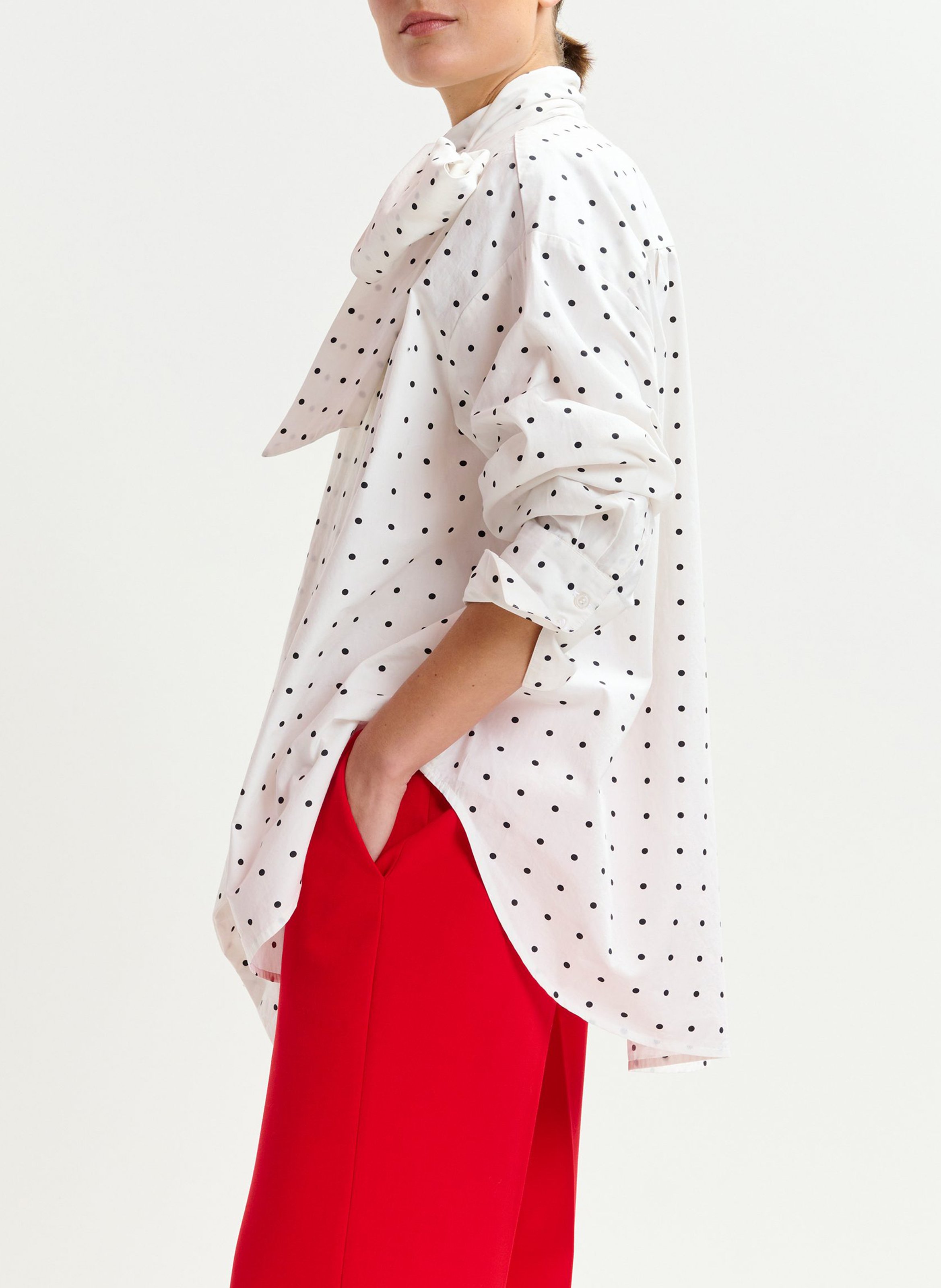 Blouse met lavallière kraag en polka dot patroon ESSENTIEL ANTWERP Wit