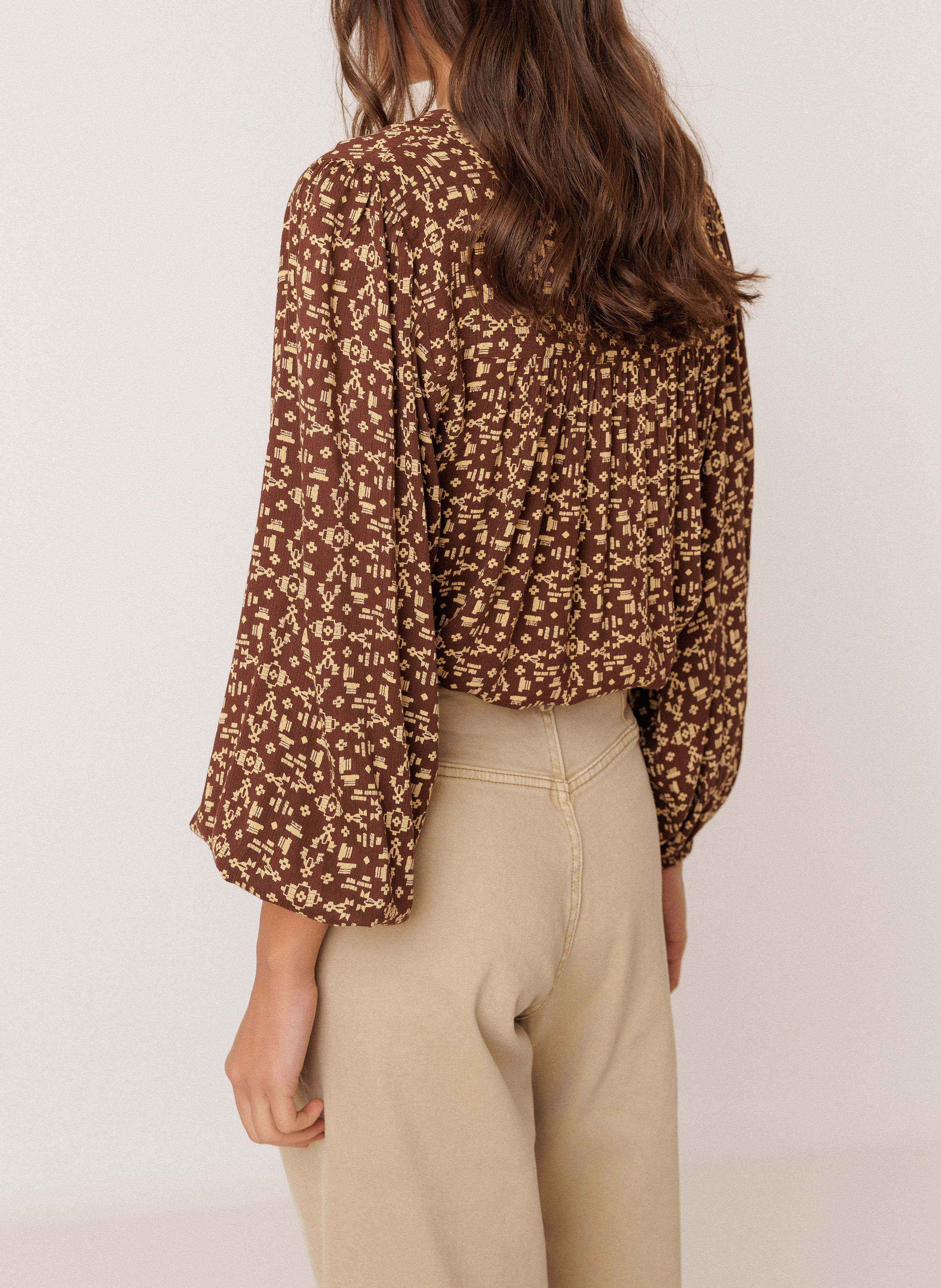 Blouse met V-hals INDI & COLD Bruin