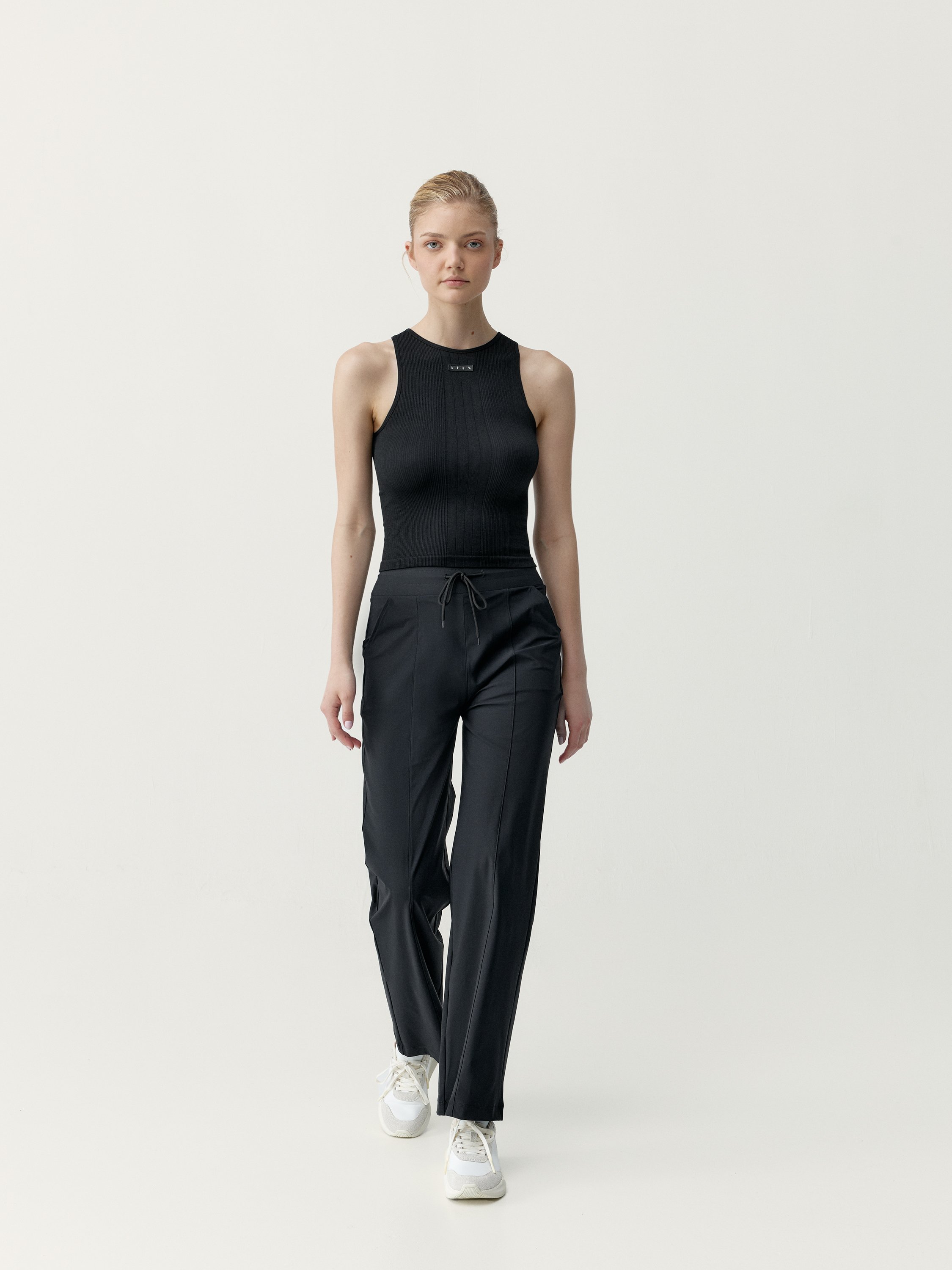 Seamless sleeveless sports t-shirt BORN Black