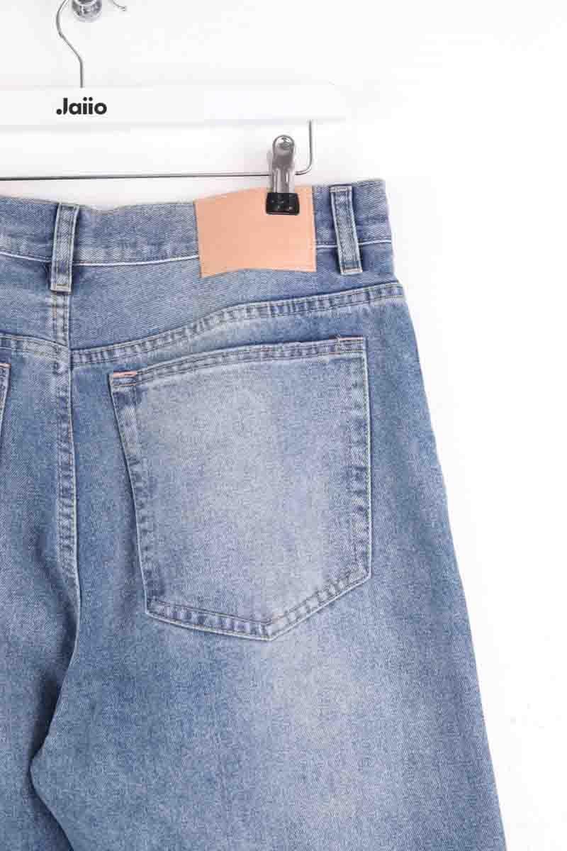 - Straight-leg jeans
- 5 pockets
- Straight cut
- Faded effect ACNE STUDIOS - Seconde Main Blue