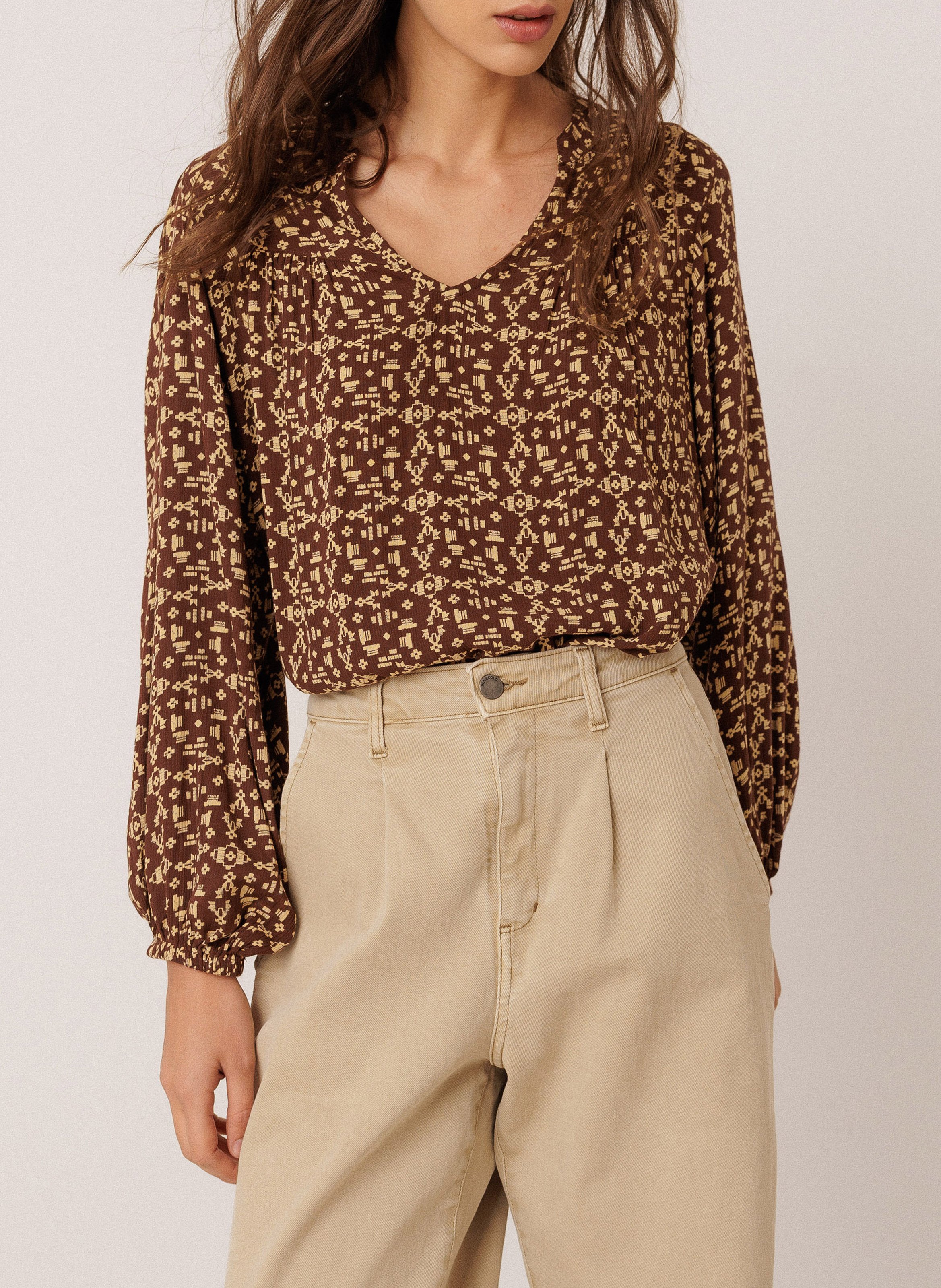 Blouse met V-hals INDI & COLD Bruin
