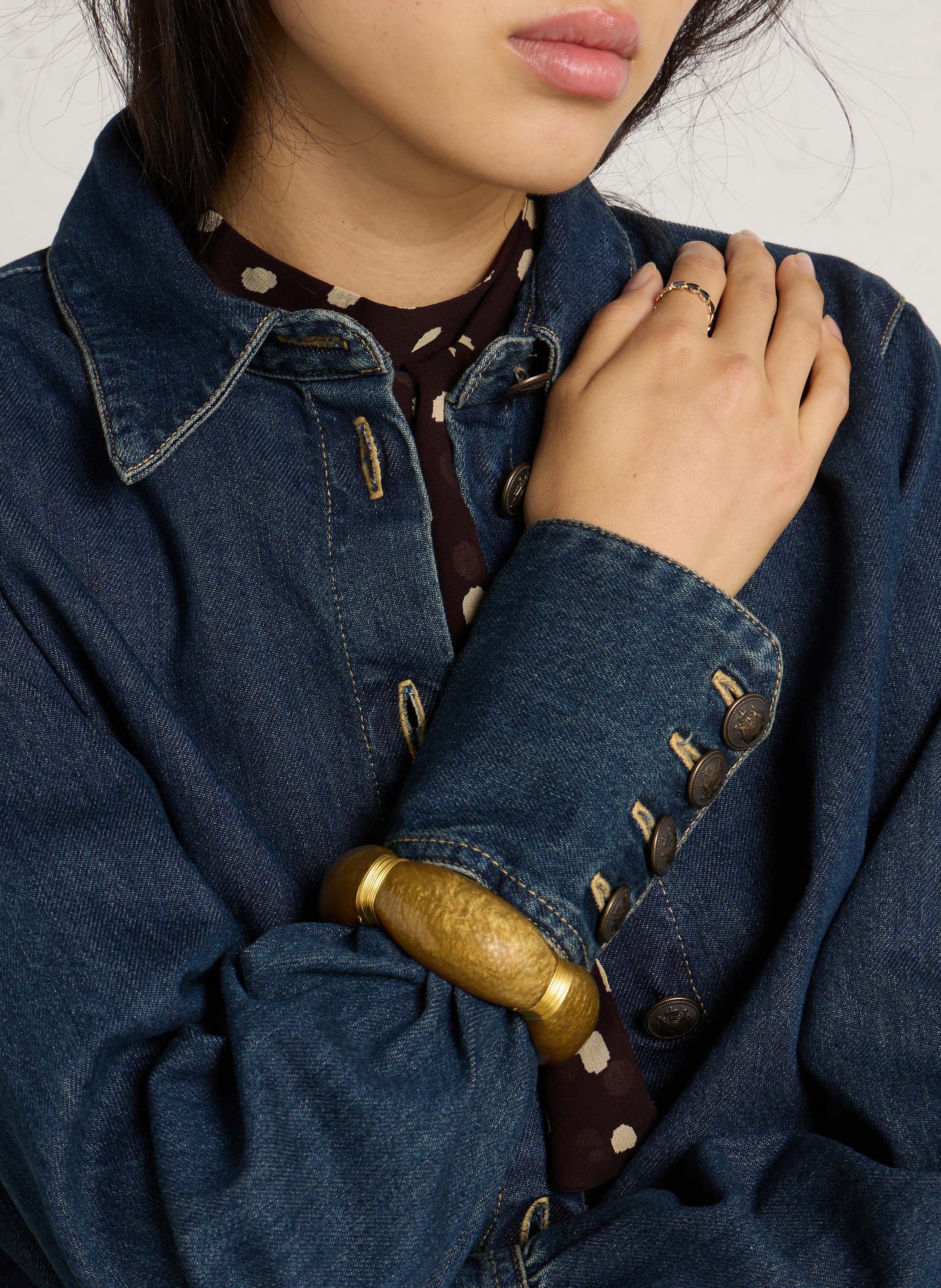 Afgeronde gesloten armband FEEKA Bruin