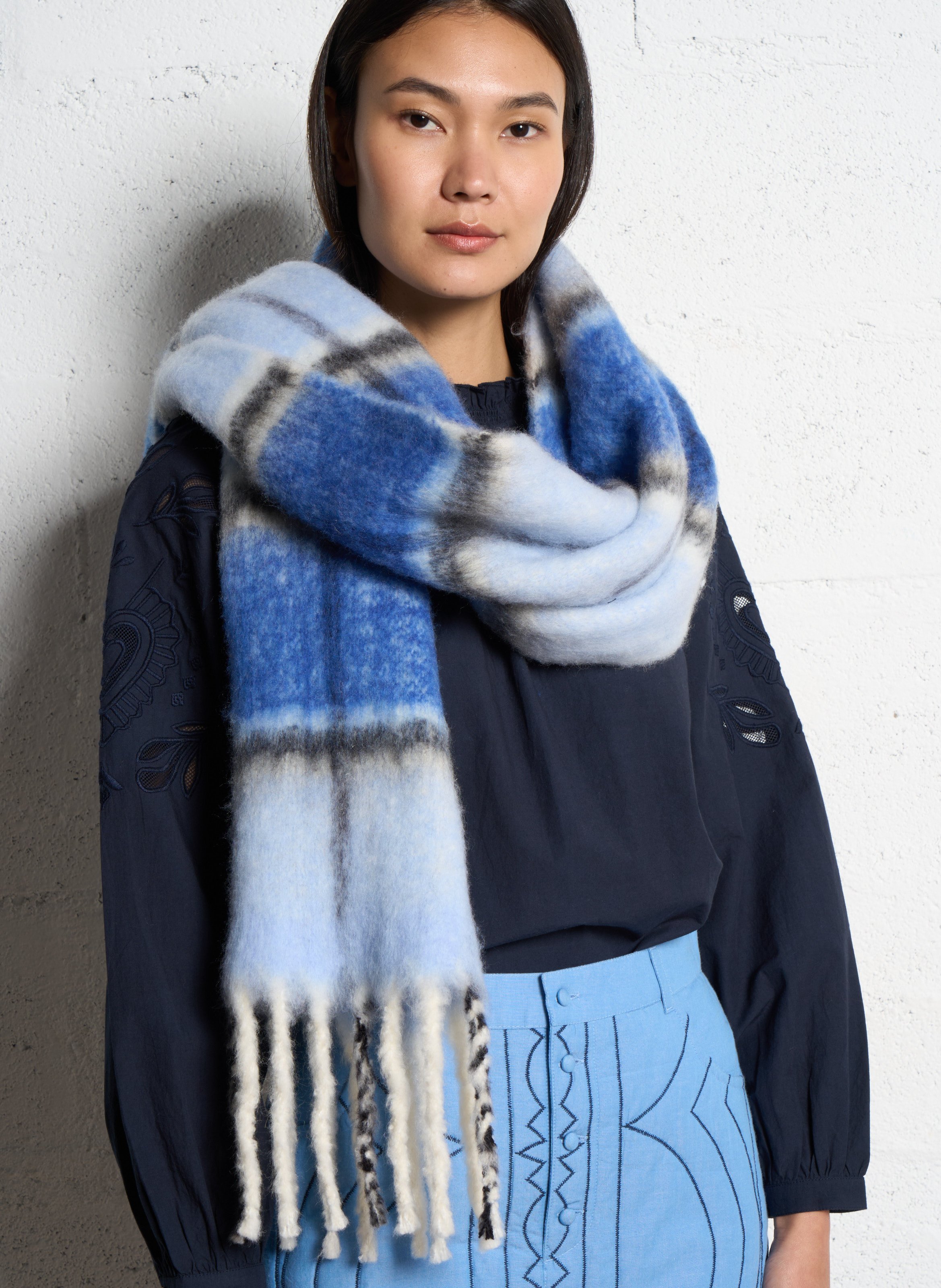 Printed fluffy scarf I CODE Blue