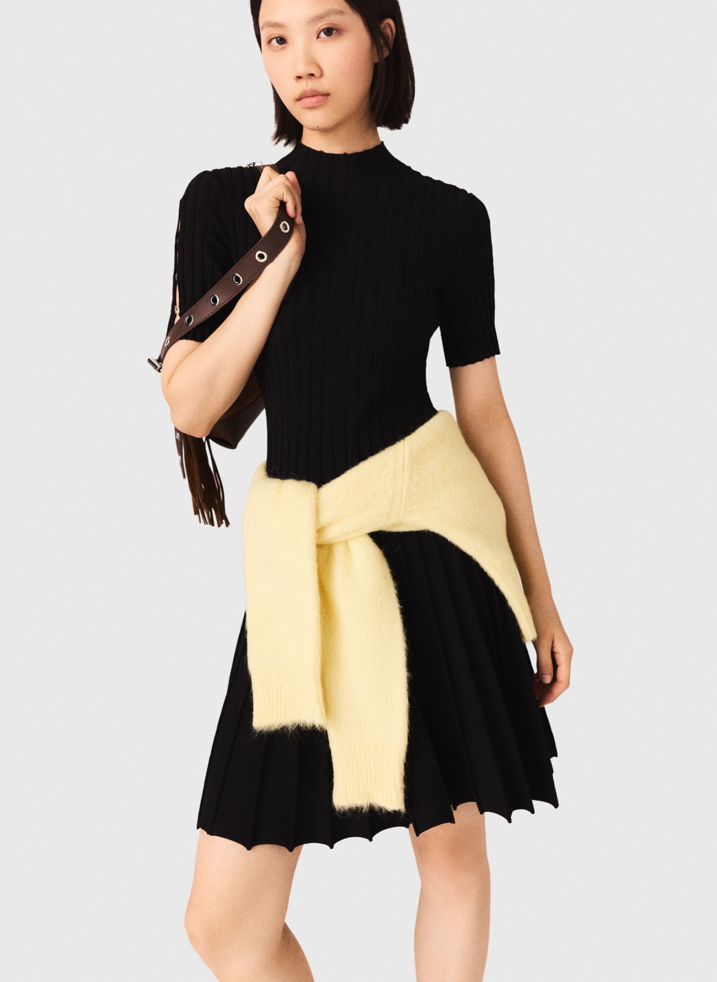 Korte uitlopende jurk in gebreide stof MAJE Zwart