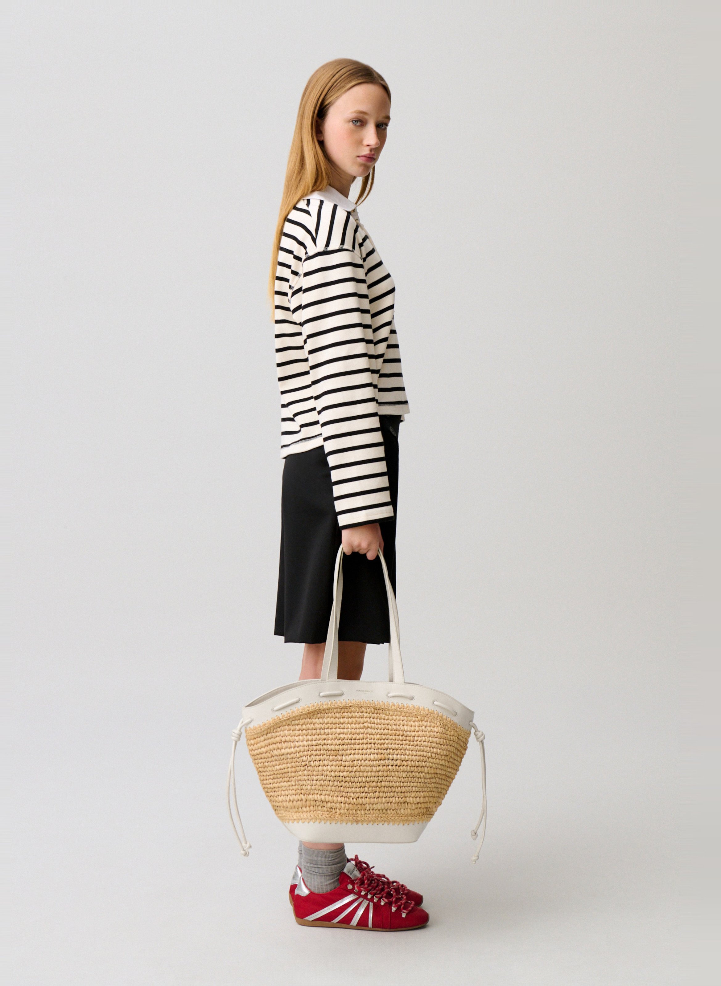 Gevlochten mand van raffia en glad leer CLAUDIE PIERLOT Beige