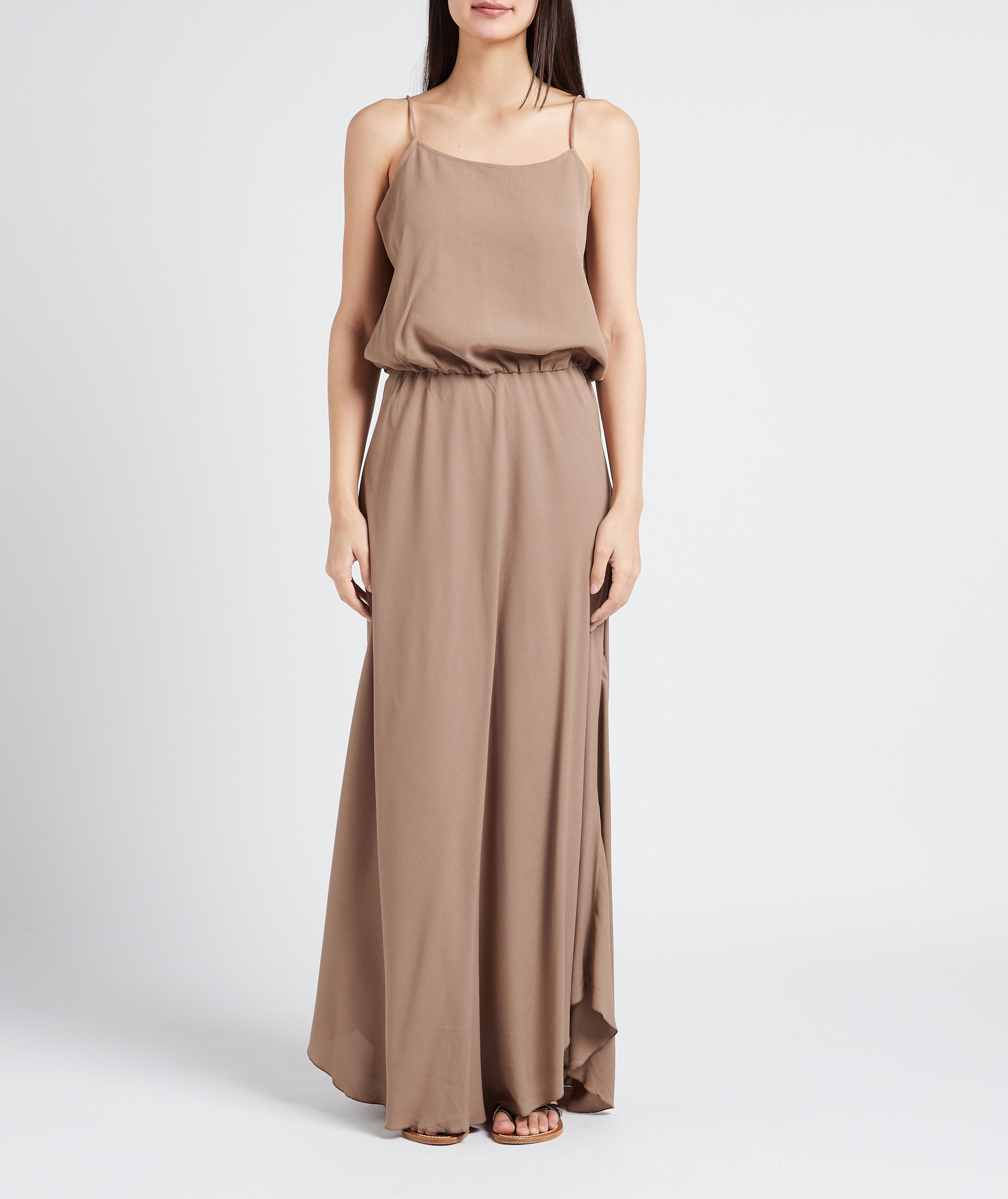 Gerade geschnittenes Maxikleid mit Rundhalsausschnitt KARMA KOMA Braun