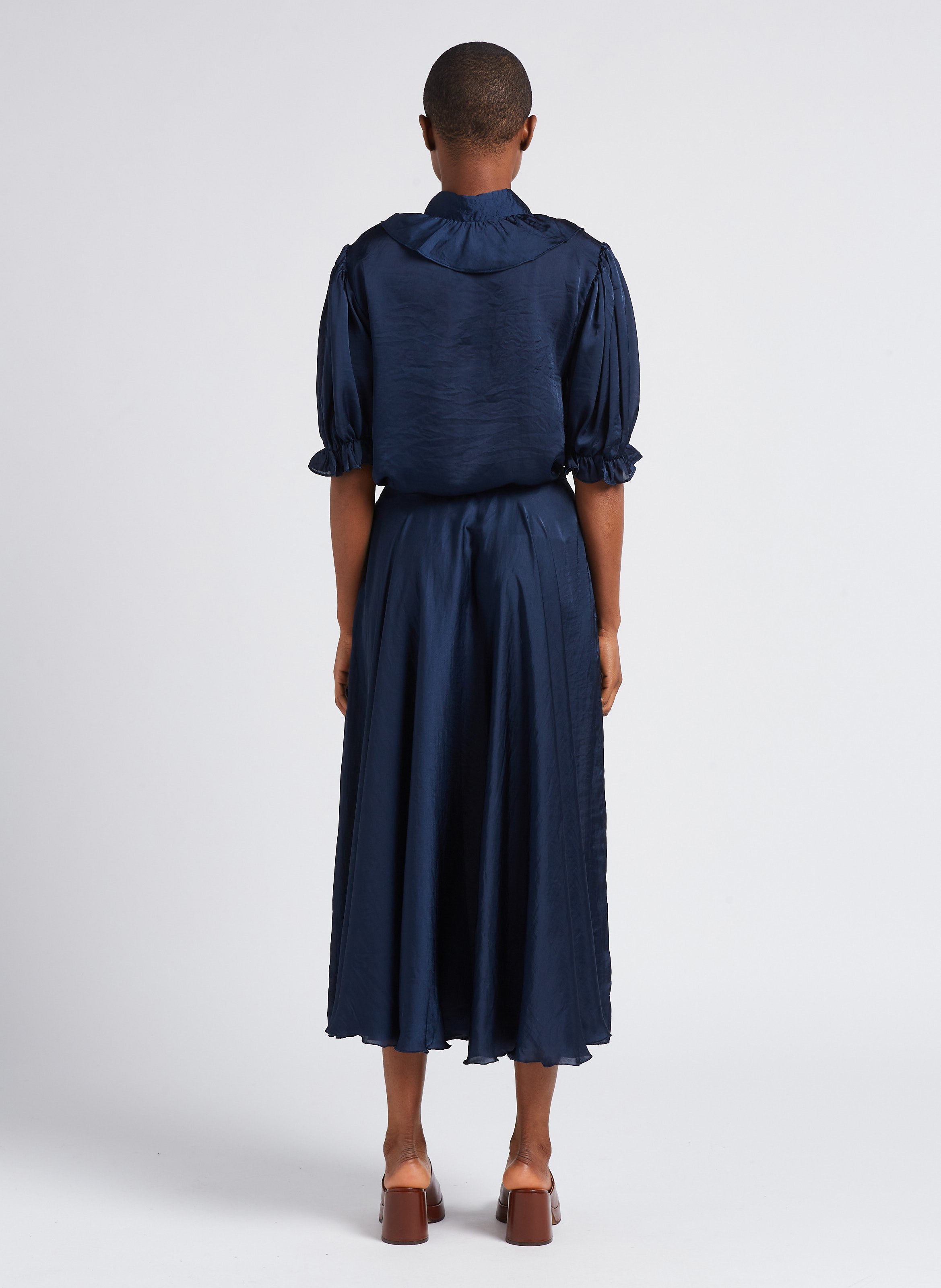 Satinierter Midirock mit ausgestelltem Schnitt LAURENCE BRAS Blau