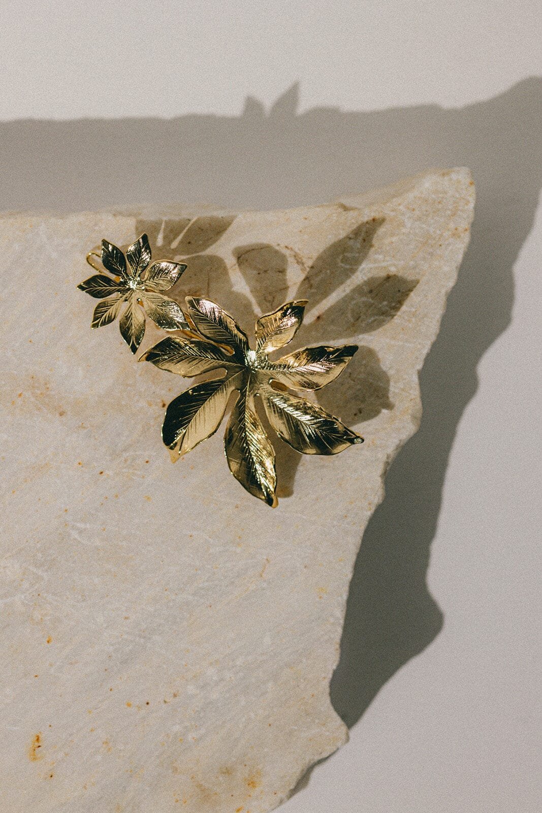 Maxi gold-plated flower hair clip MONSIEUR SIMONE Golden