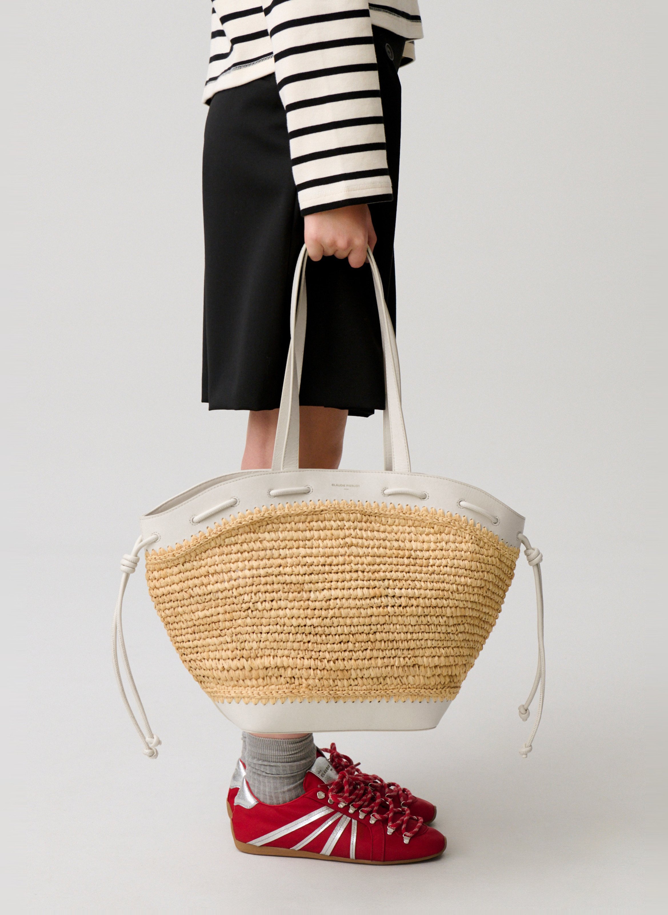 Gevlochten mand van raffia en glad leer CLAUDIE PIERLOT Beige