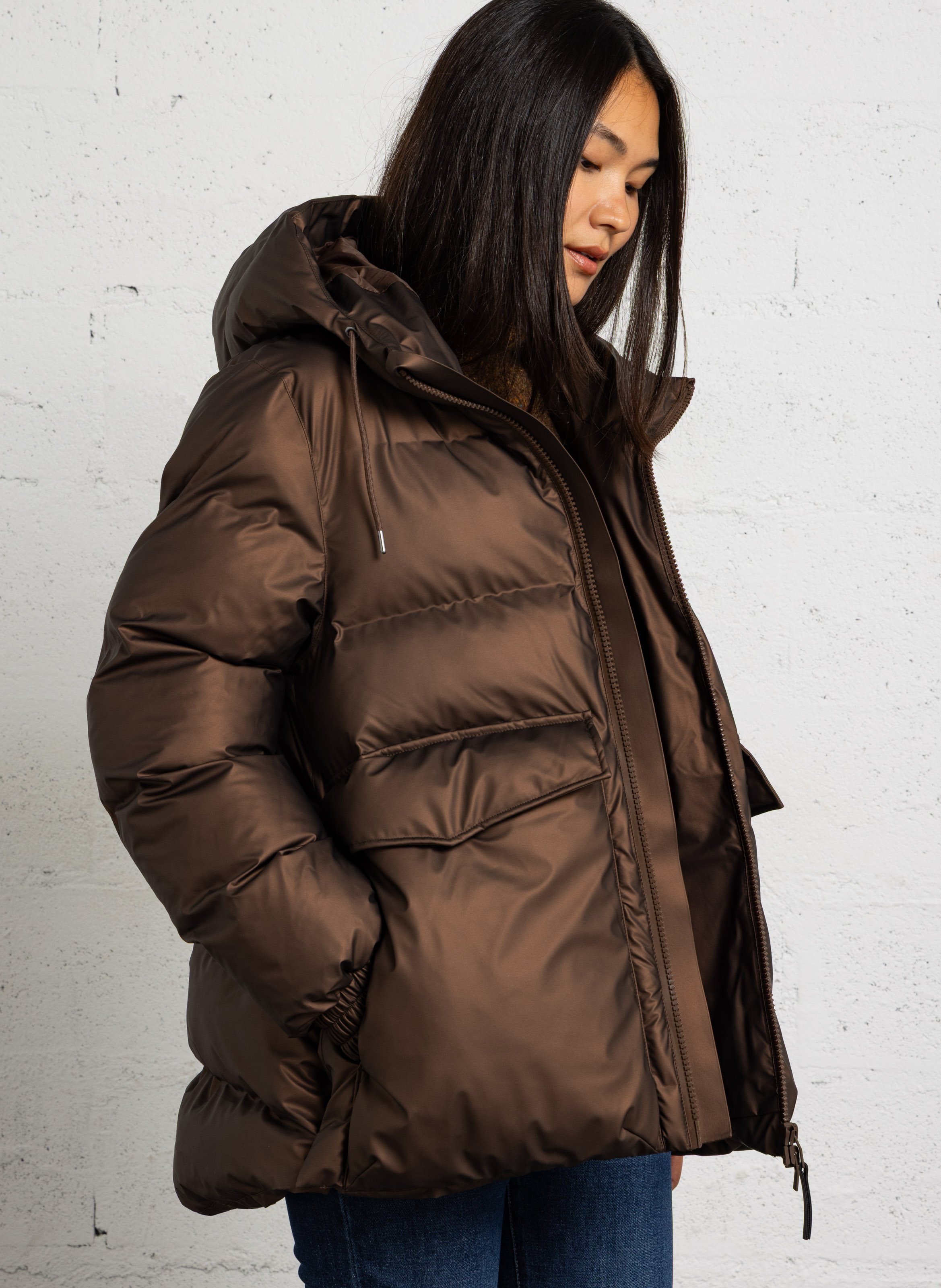 Oversize-Daunenjacke mit Kapuze RAINS Braun