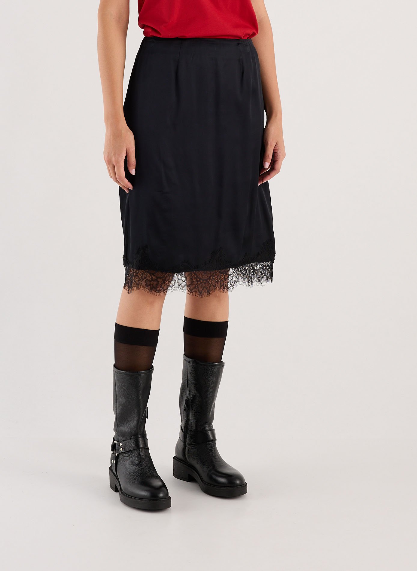 Short satin skirt with plain lace SAISON 1865 Black