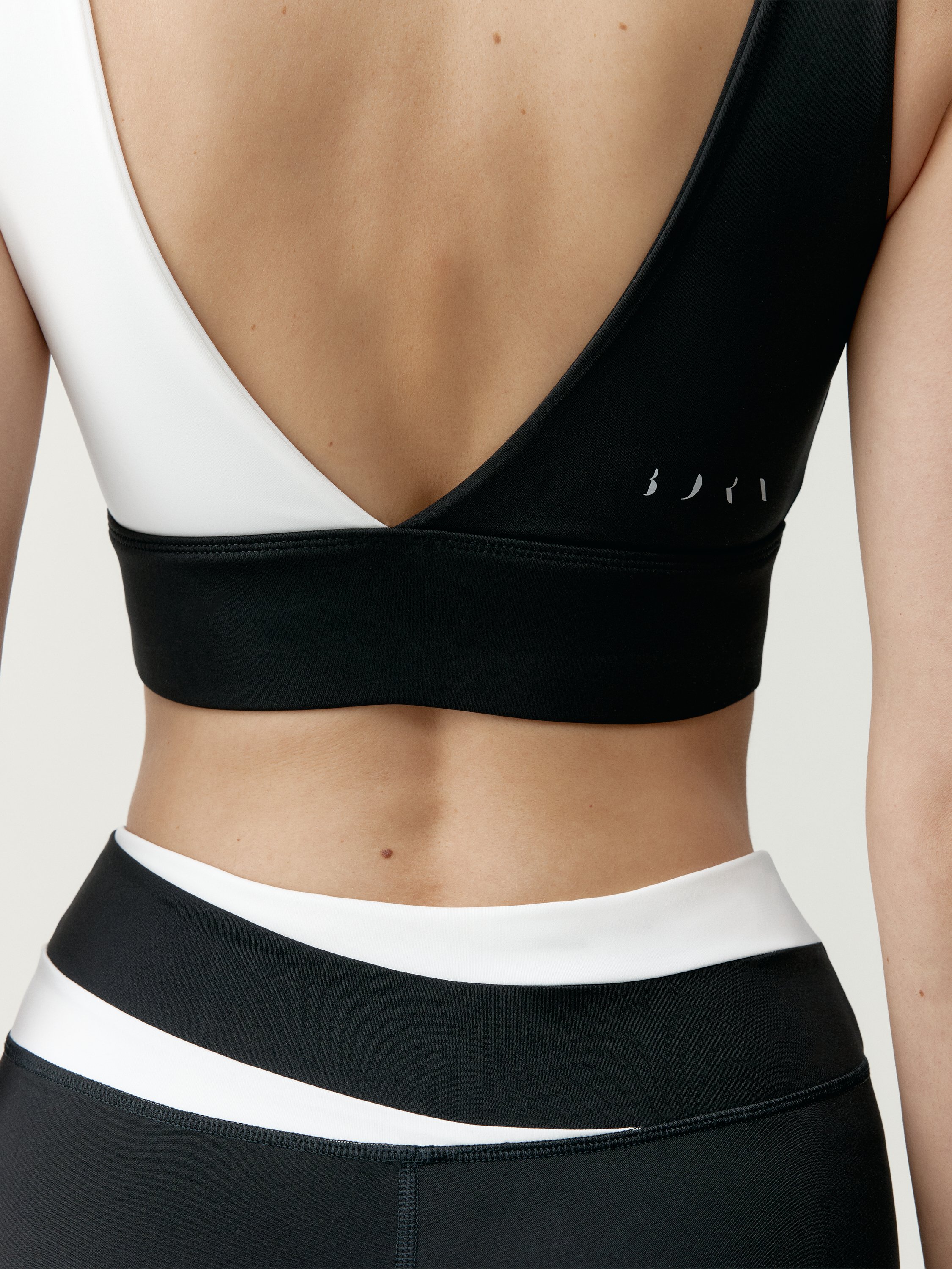 Brassière de sport réversible performance fixation moyenne kate BORN Noir