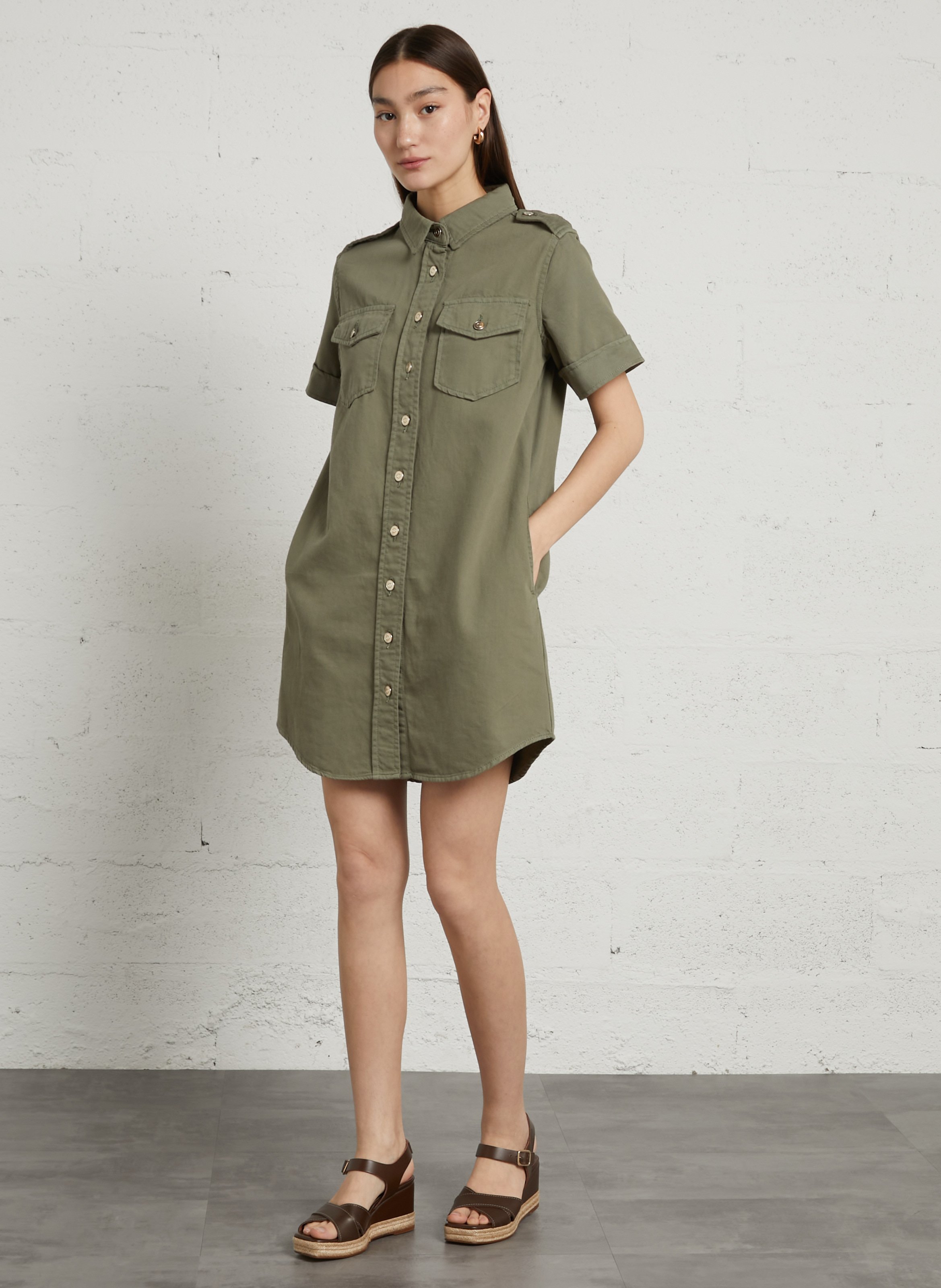 Halflange jurk met klassieke kraag MAISON 123 Groen