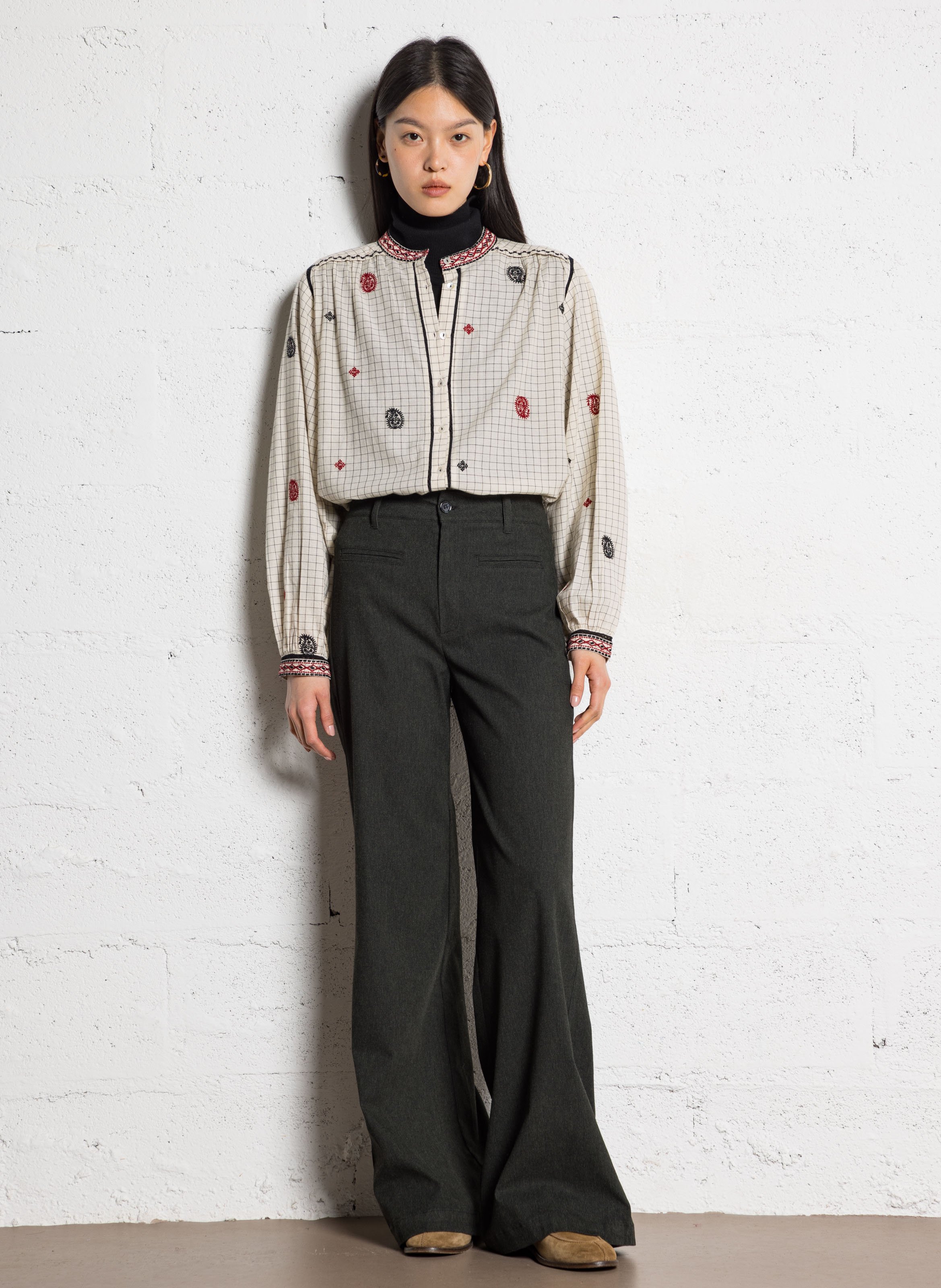 Cotton V-neck short dress with embroidered motifs MAISON HOTEL Beige