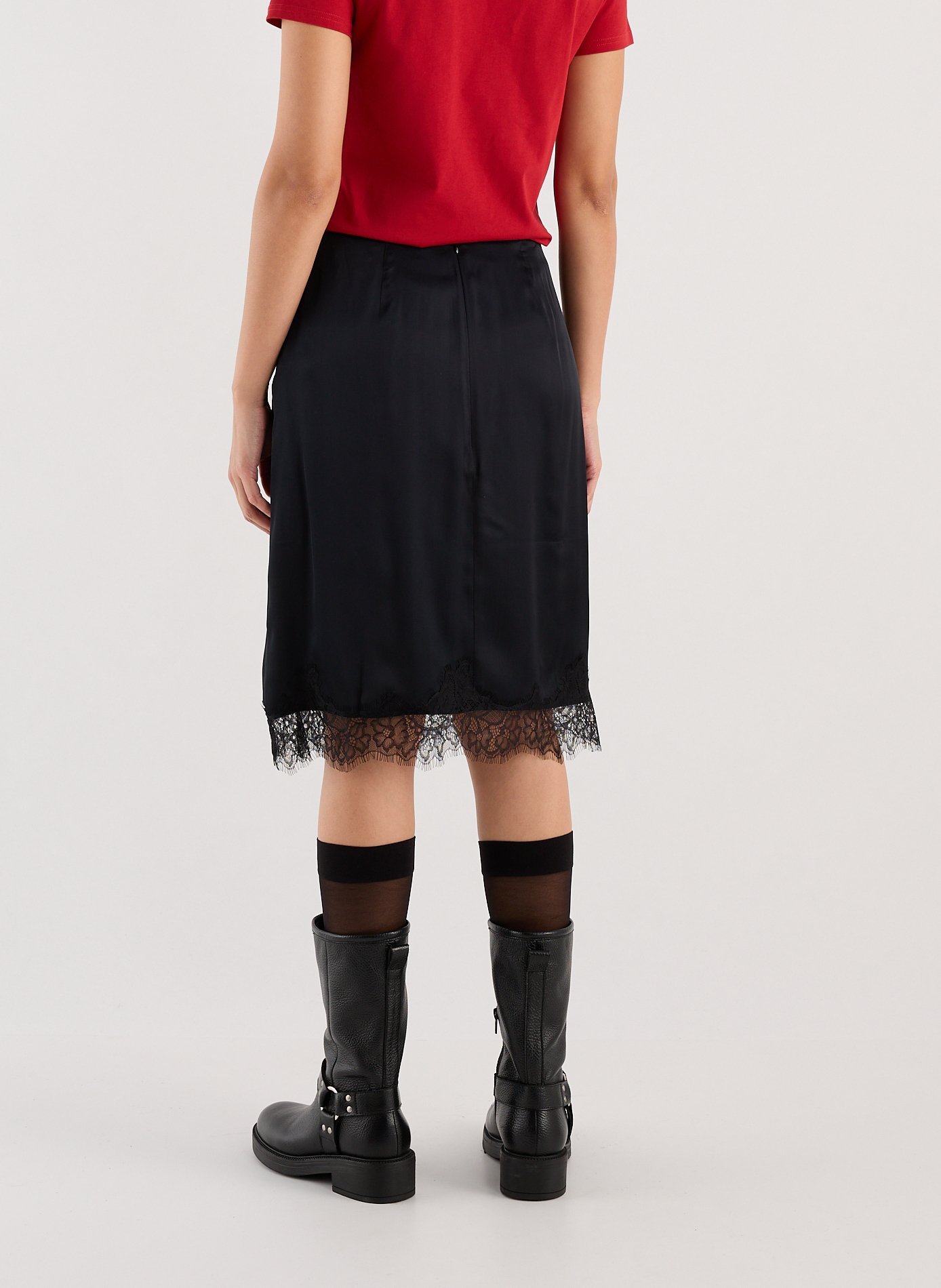 Short satin skirt with plain lace SAISON 1865 Black