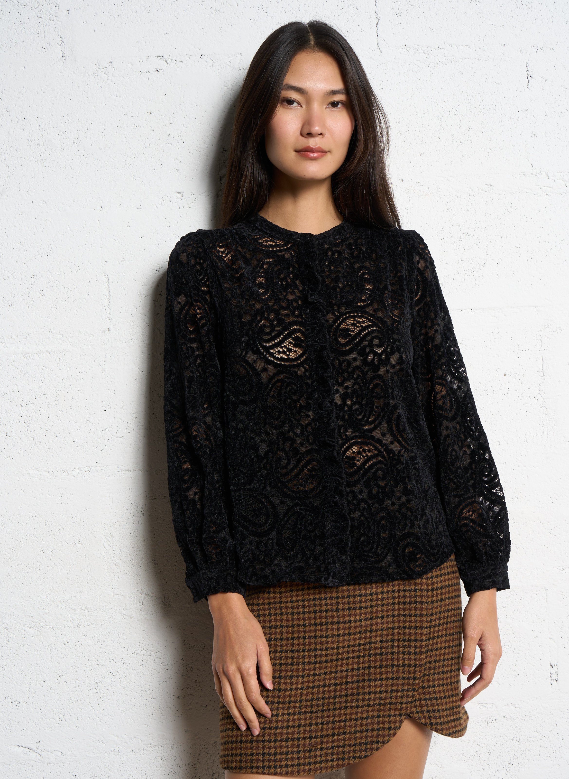 Straight round neck lace blouse LA PETITE ETOILE