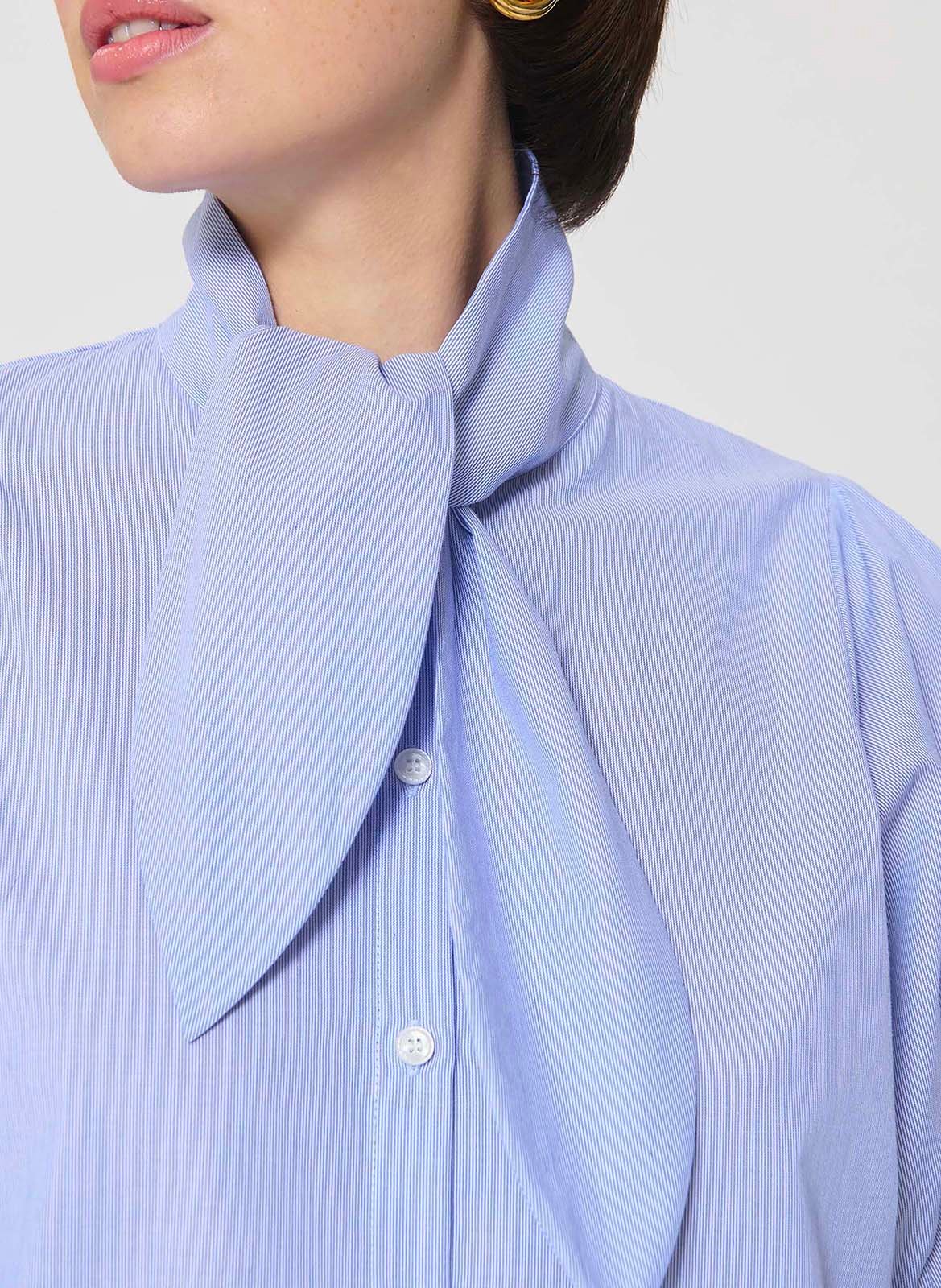 Bluse mit Lavallière-Kragen und feinen Streifen TARA JARMON Blau