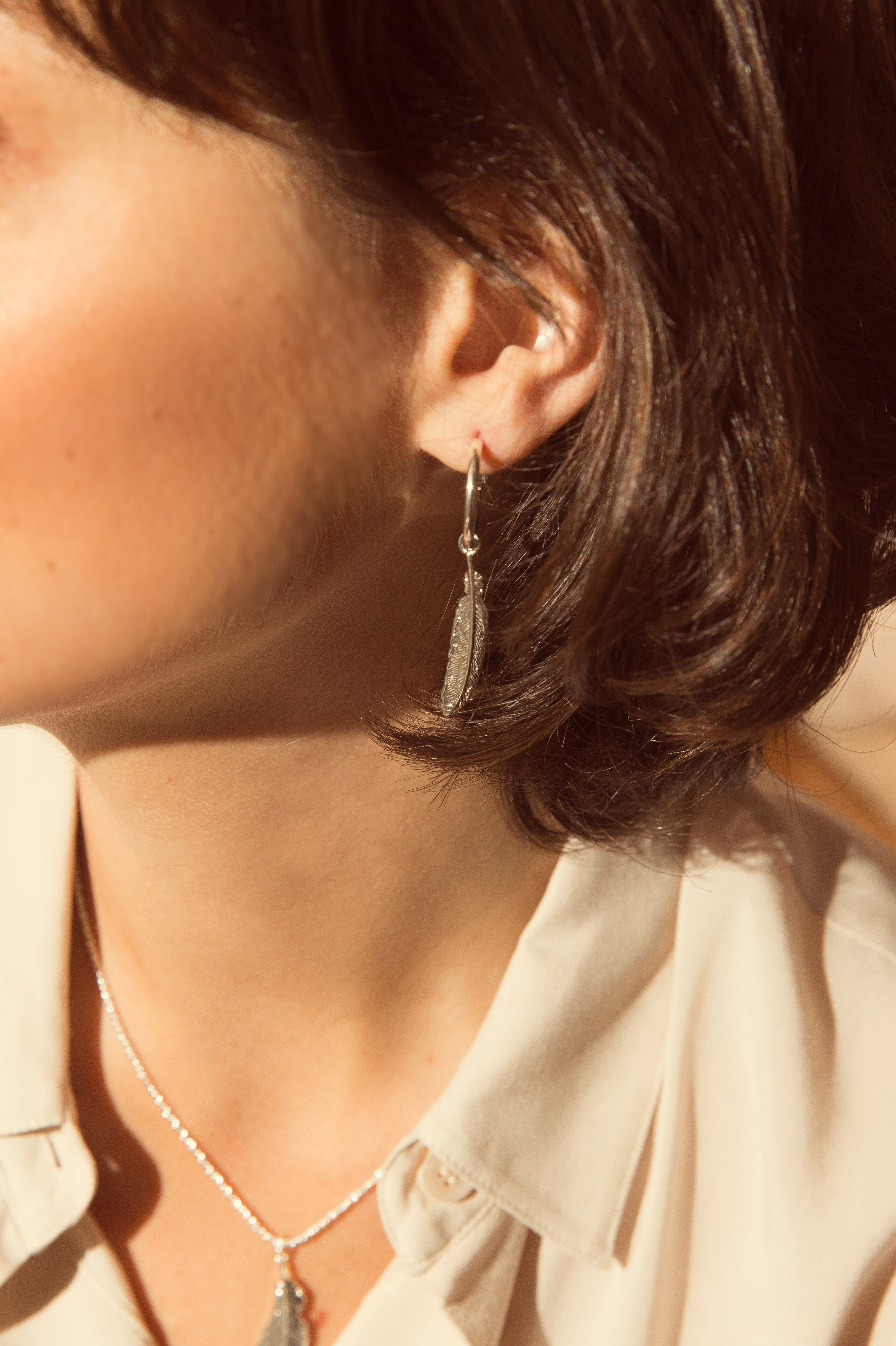 Mini hoop earrings with gold-plated feather charms MONSIEUR SIMONE Silver