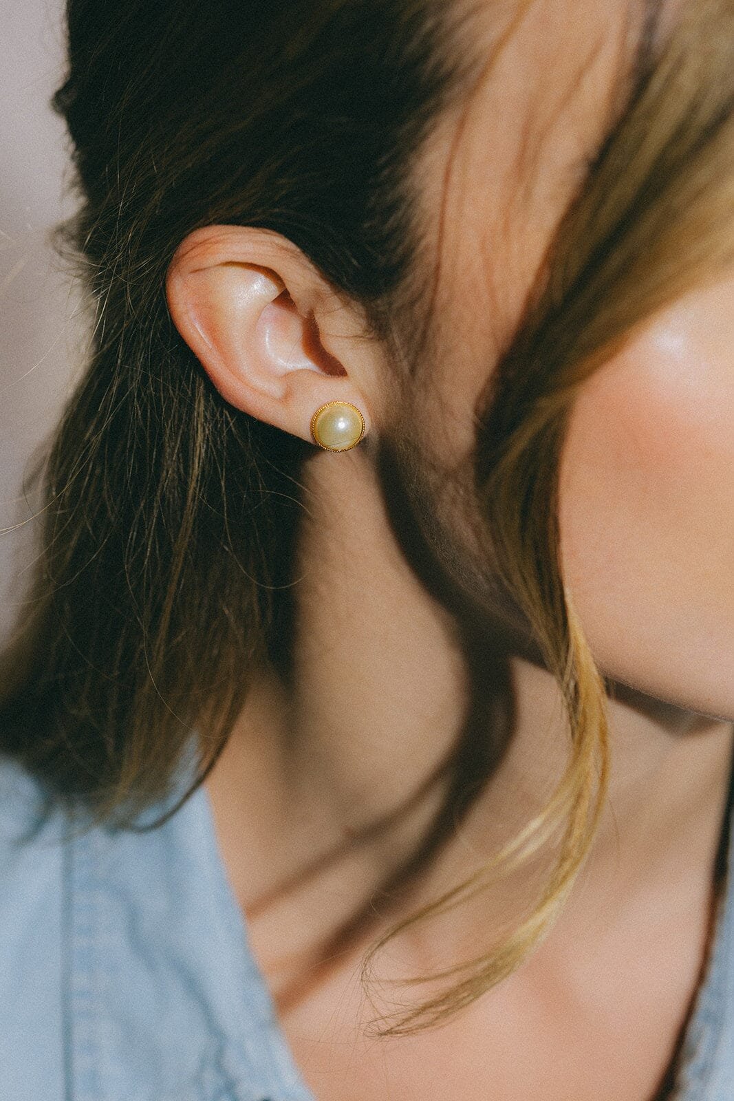 Mini gold-plated pearl stud earrings Golden
