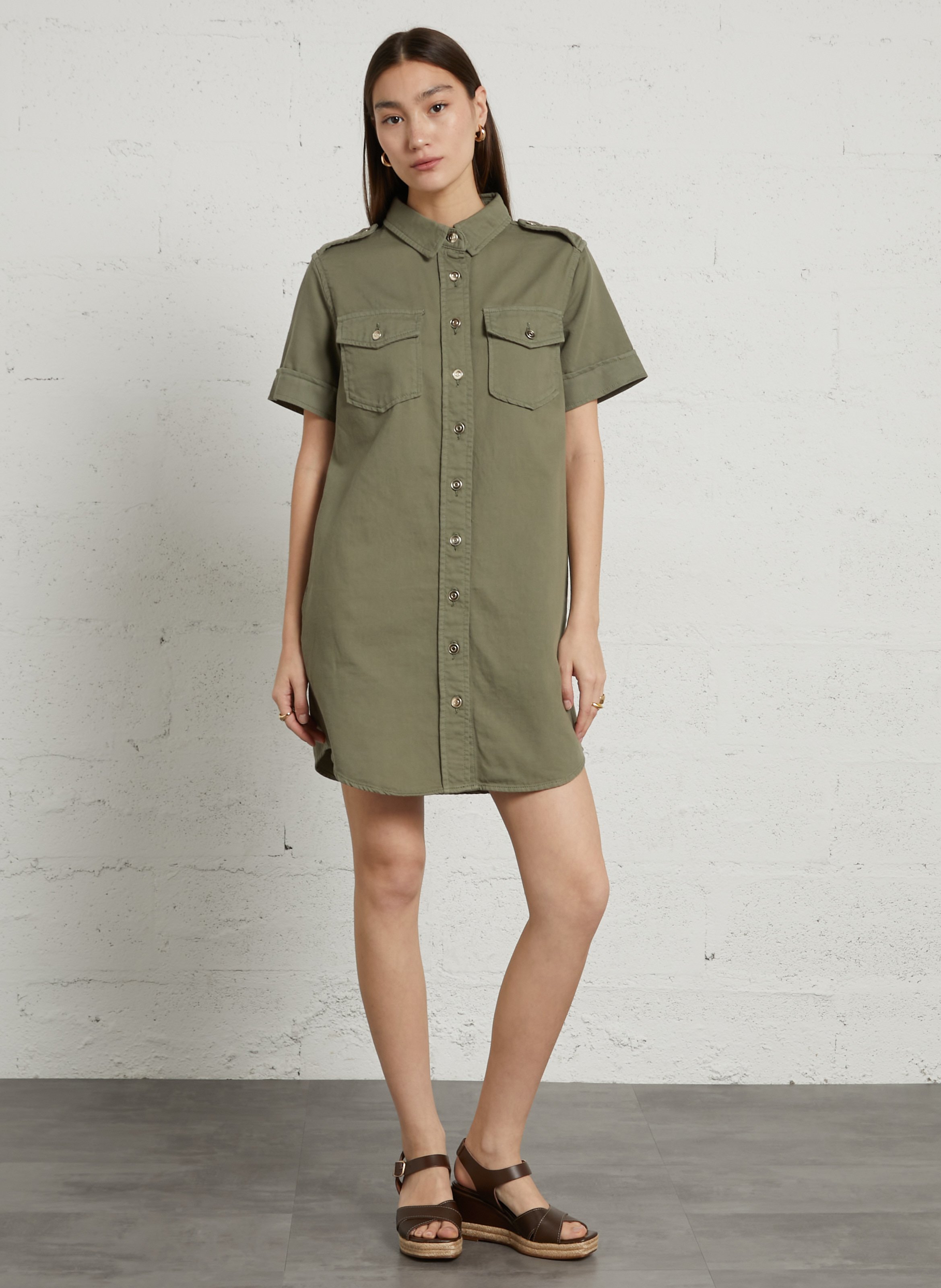 Halflange jurk met klassieke kraag MAISON 123 Groen