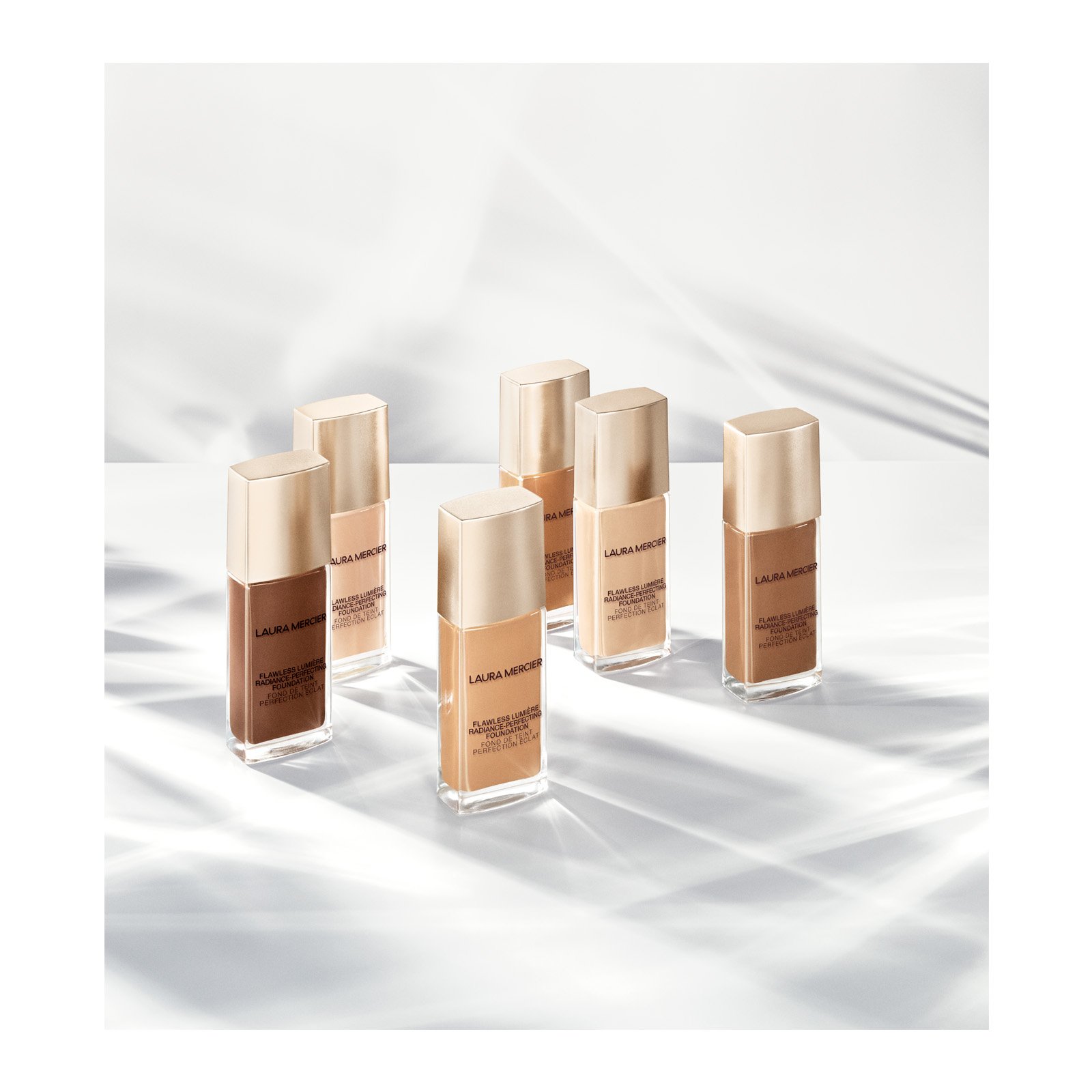Flawless Lumiere Radiance - Perfecting Foundation LAURA MERCIER 2n2 linen