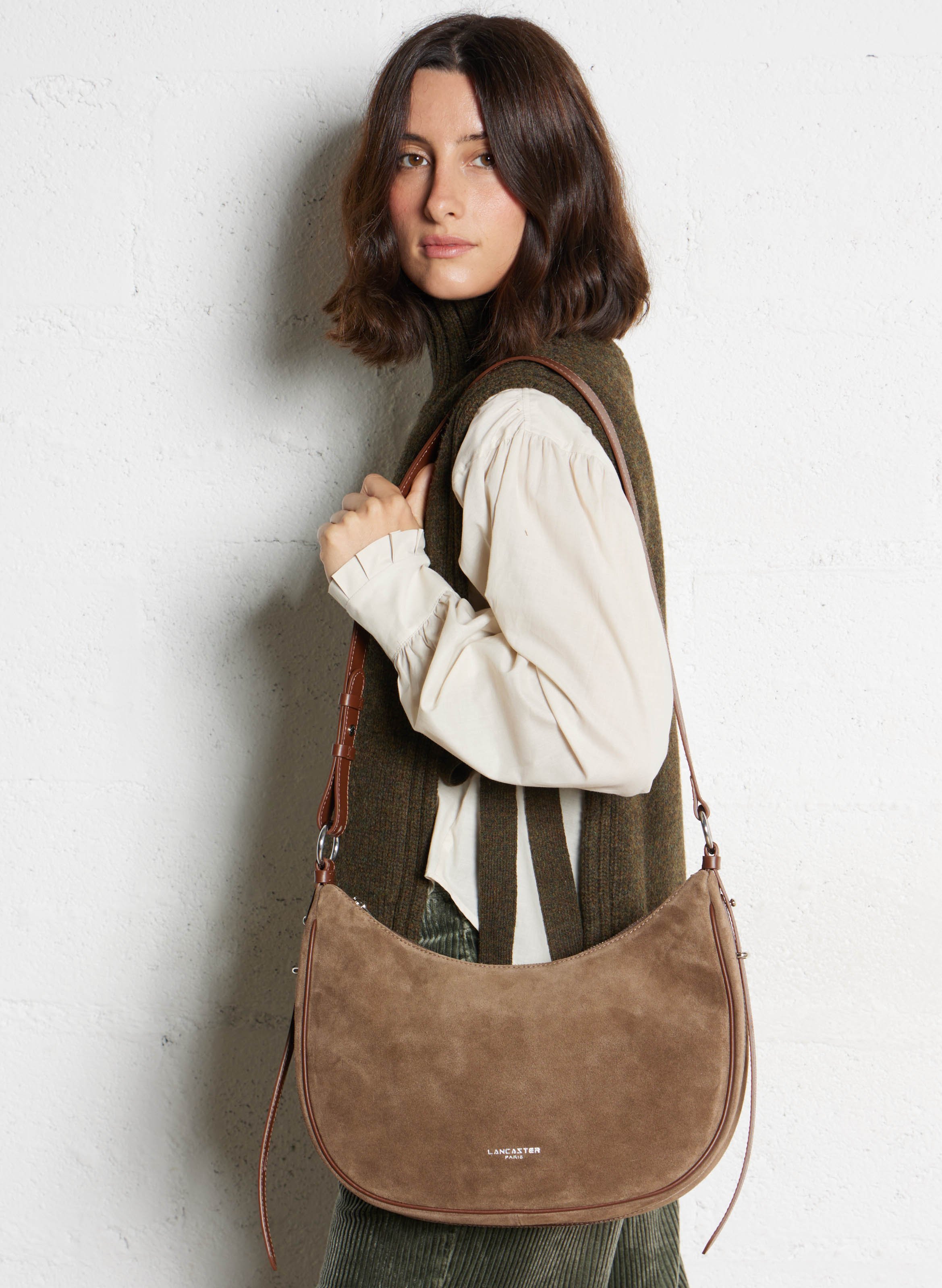 Buideltas van getextureerd leer met veters LANCASTER PARIS Bruin