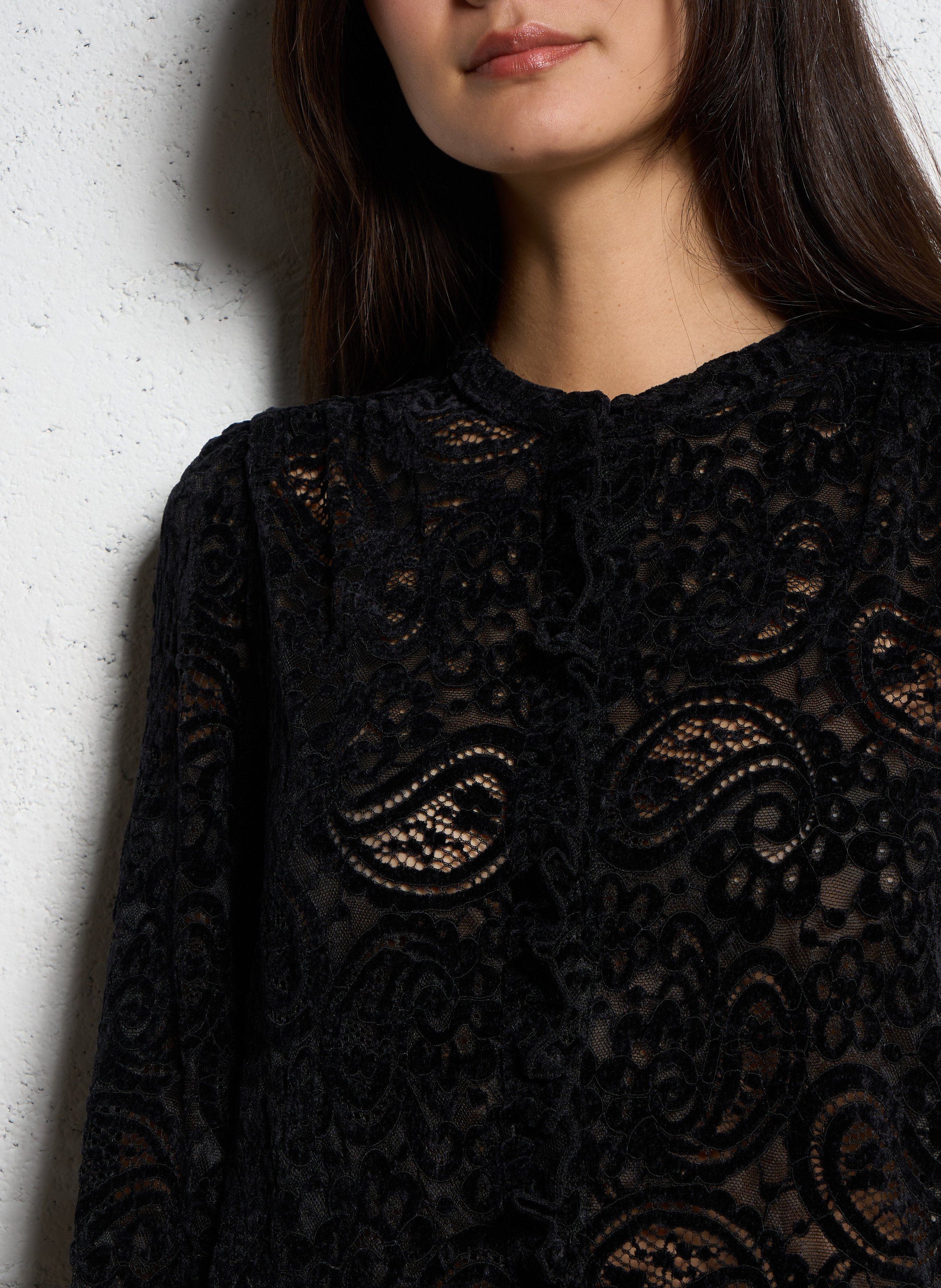 Blouse droite col rond en dentelle LA PETITE ETOILE Noir