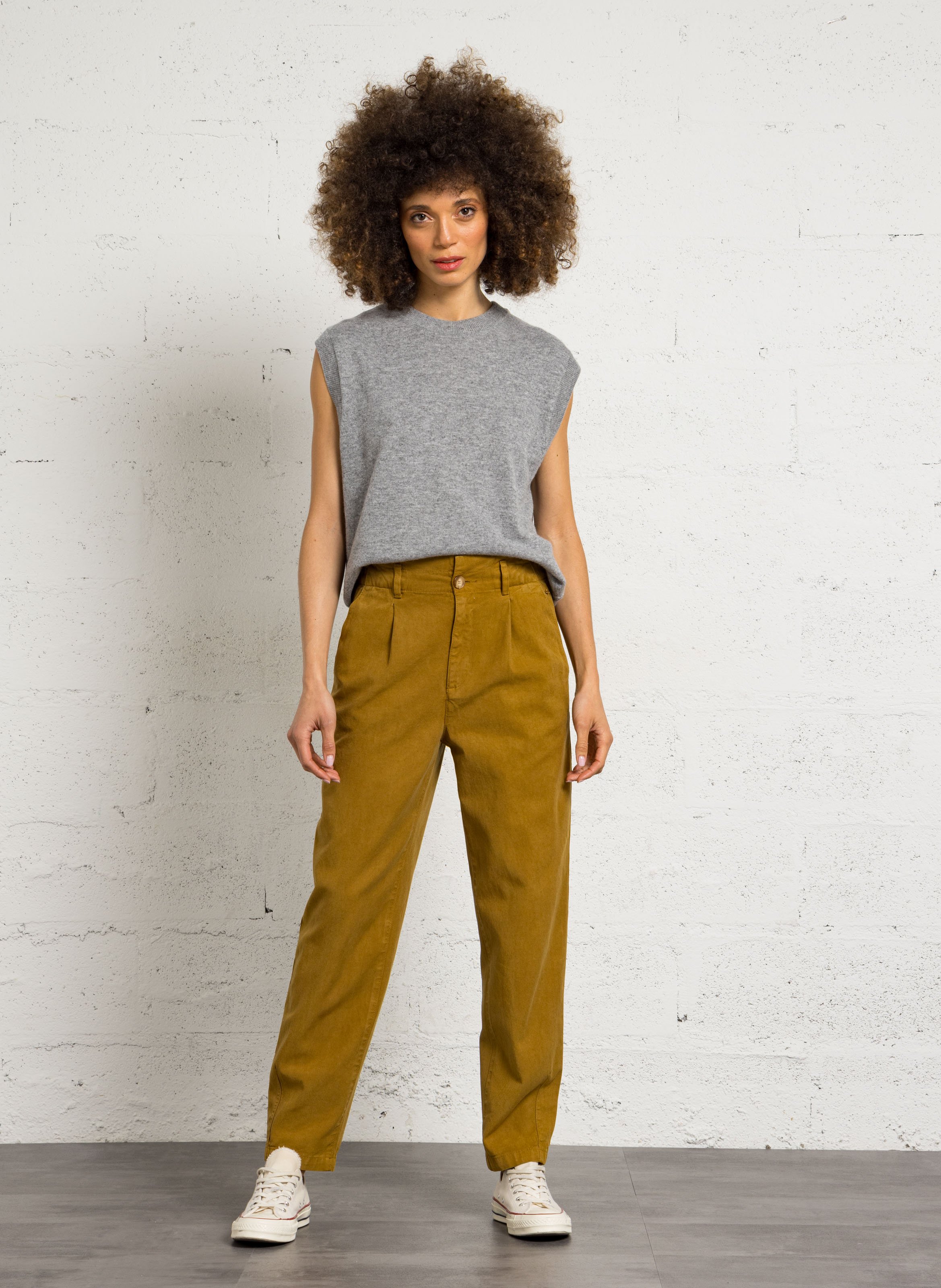 Hoch taillierte Karottenhose uni DES PETITS HAUTS Golden