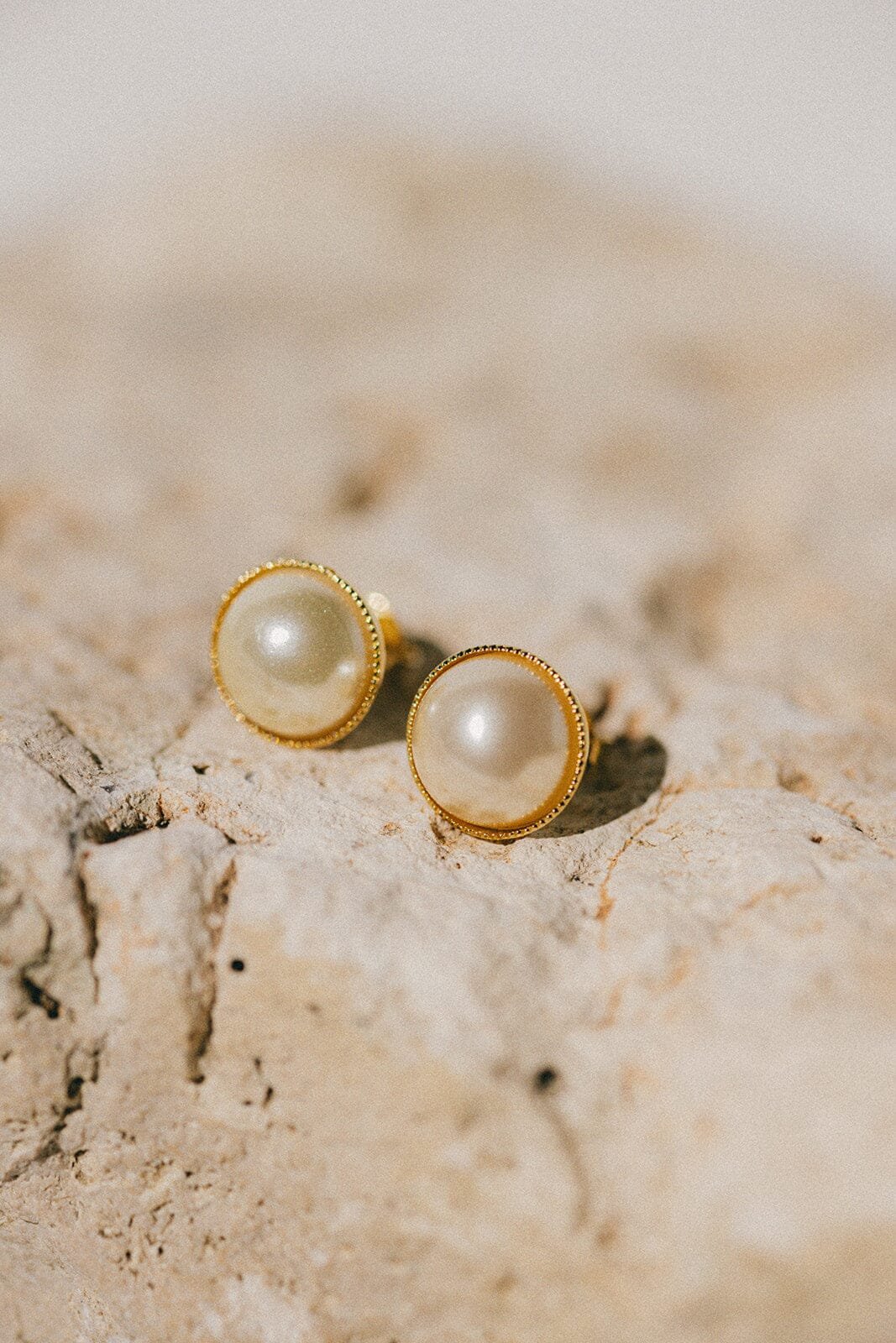 Mini gold-plated pearl stud earrings Golden