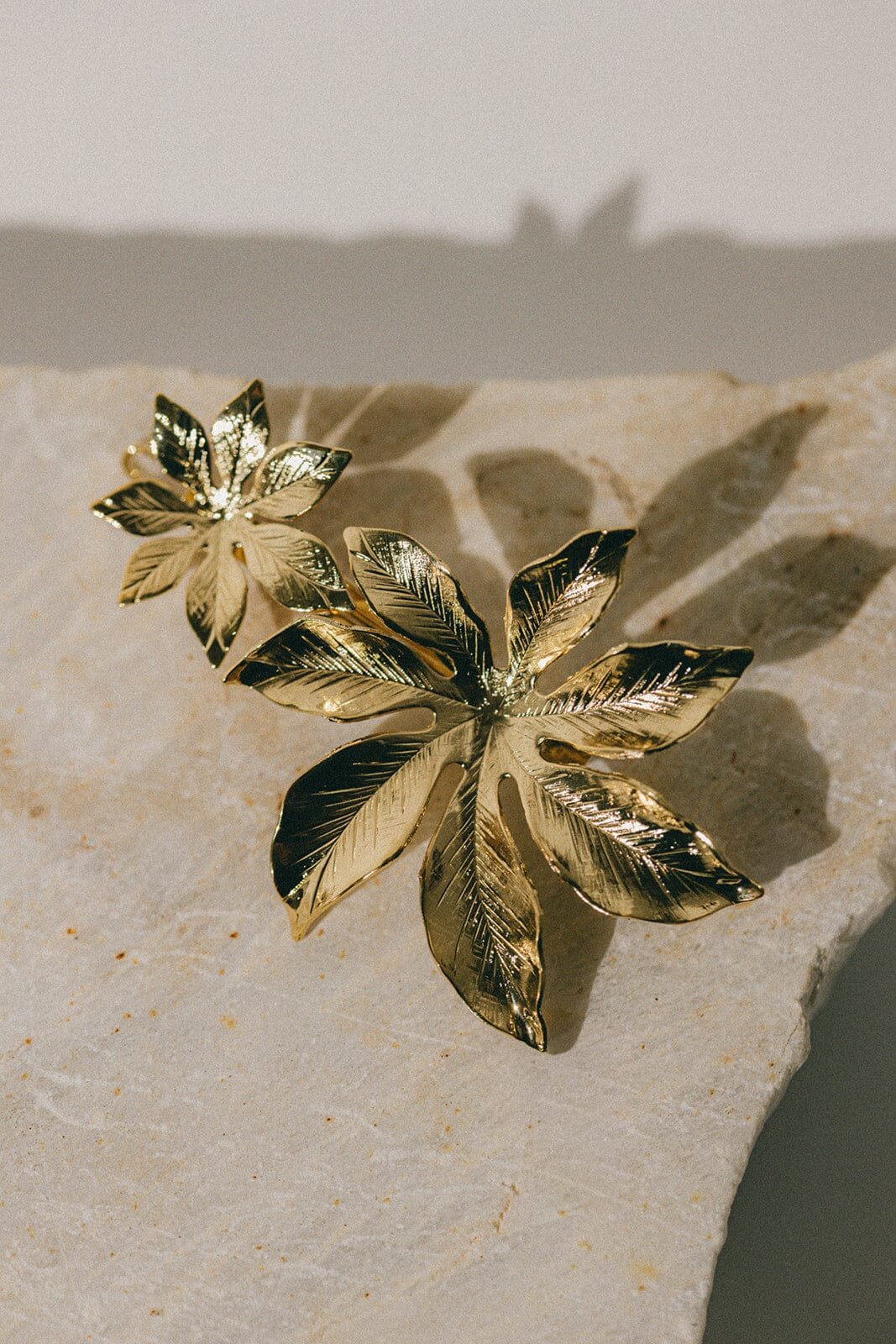 Maxi gold-plated flower hair clip MONSIEUR SIMONE Golden