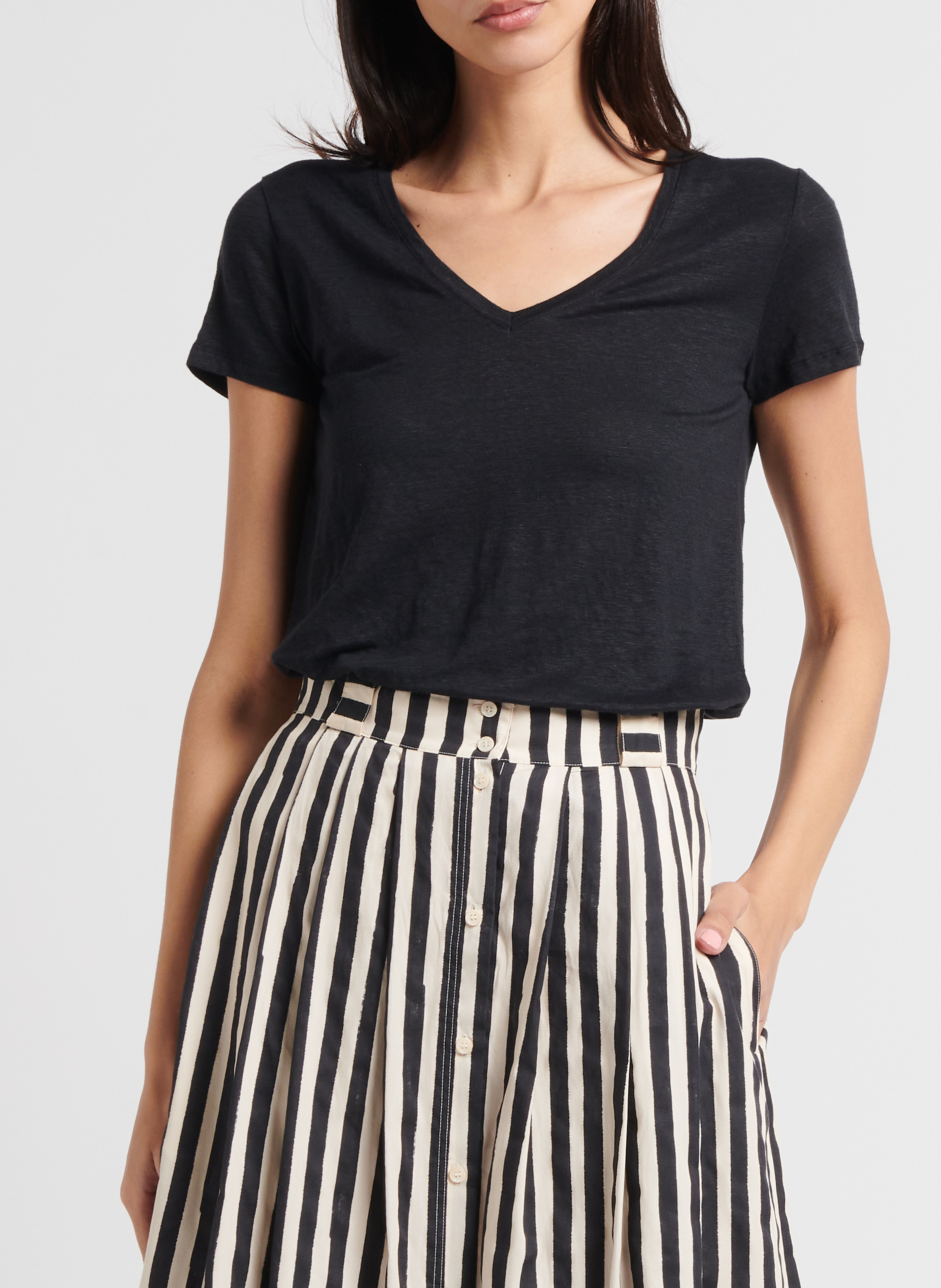 Tee-shirt col V moulant en lin strectch MAJESTIC FILATURES