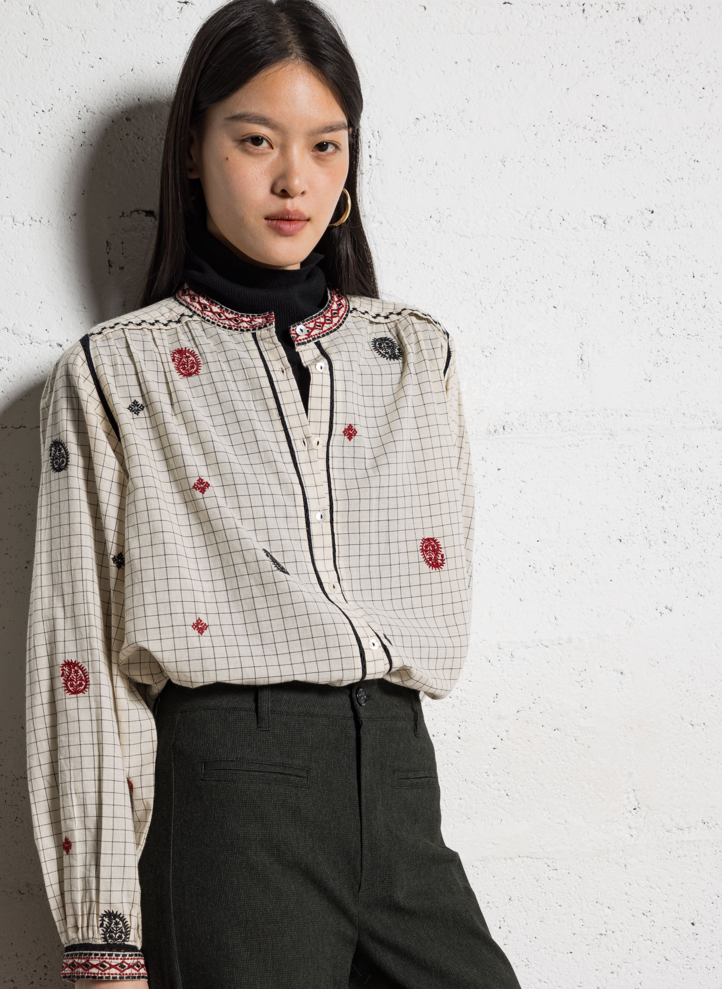 Cotton V-neck short dress with embroidered motifs MAISON HOTEL Beige