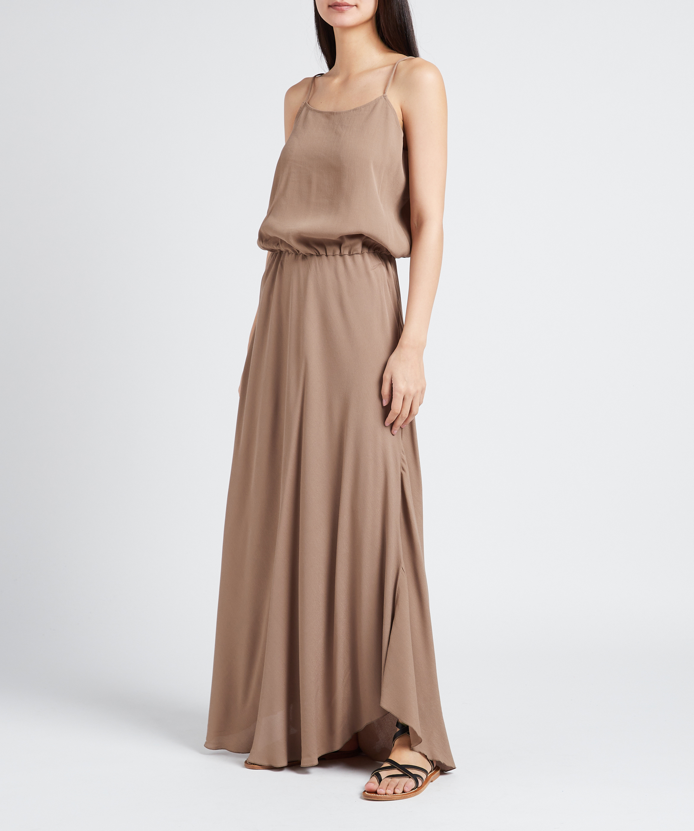 Gerade geschnittenes Maxikleid mit Rundhalsausschnitt KARMA KOMA Braun