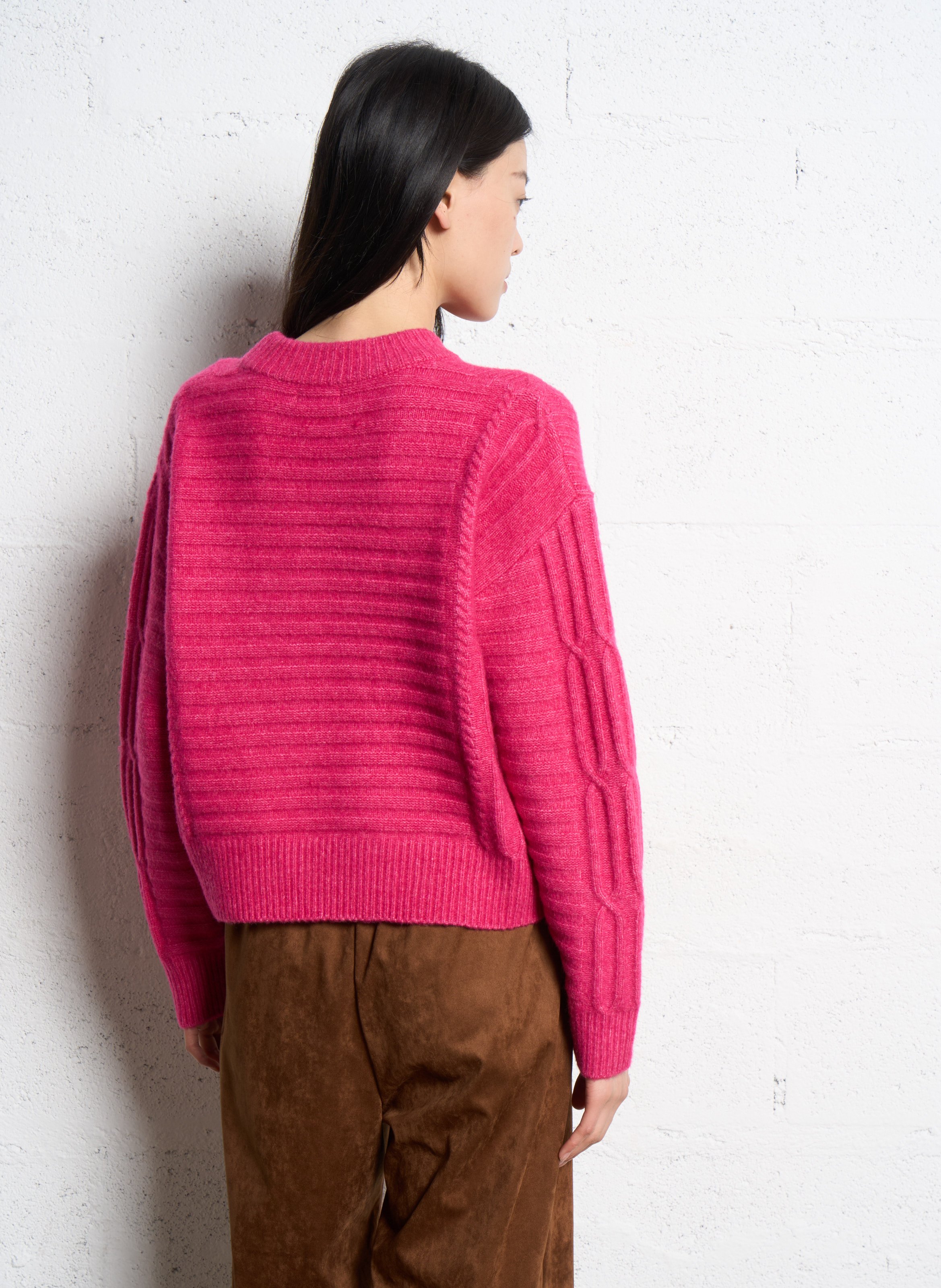 Pull droit col rond en maille torsadée SUNCOO Rose