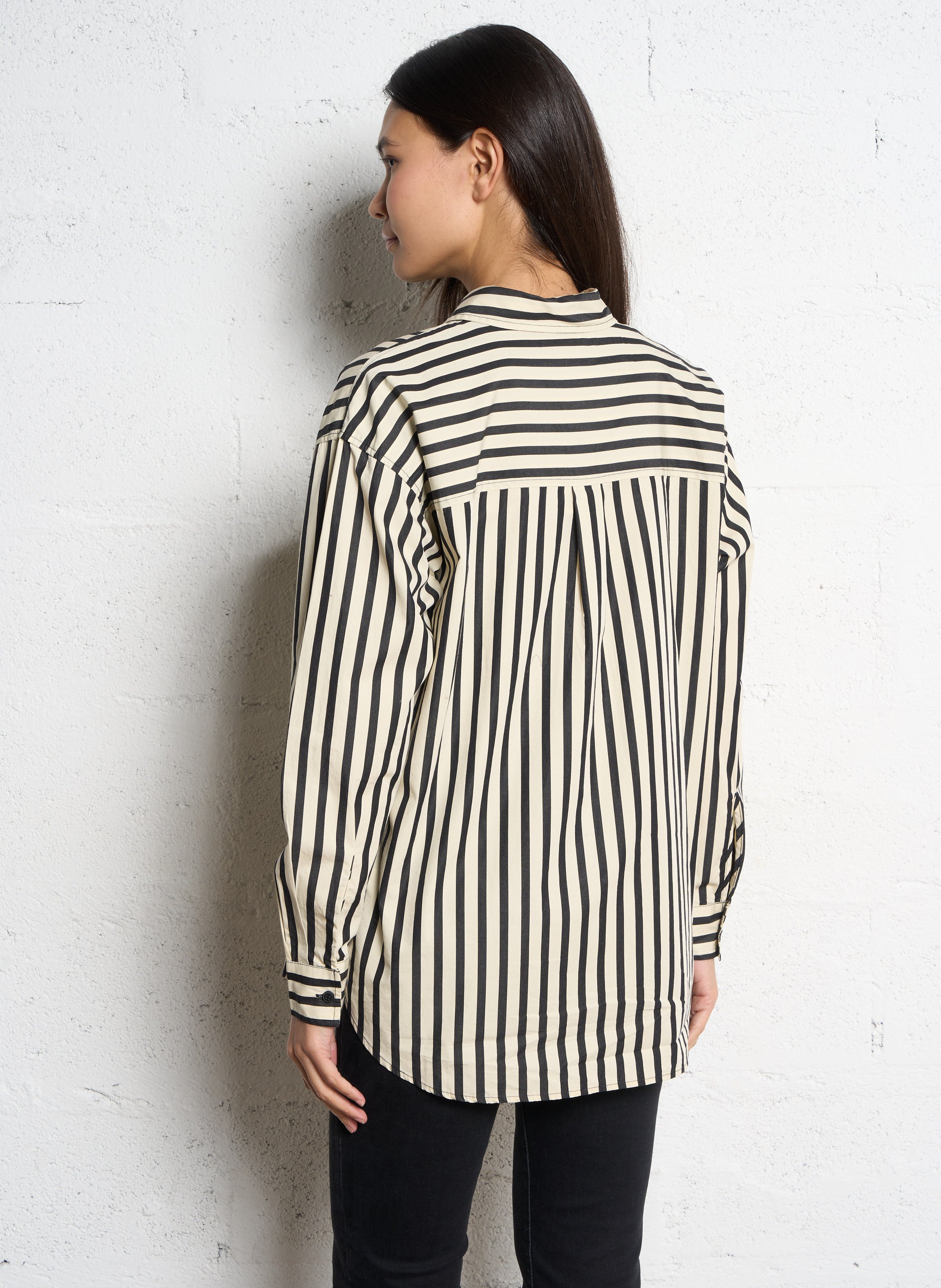 Oversized cotton shirt with classic collar LE TEMPS DES CERISES Black