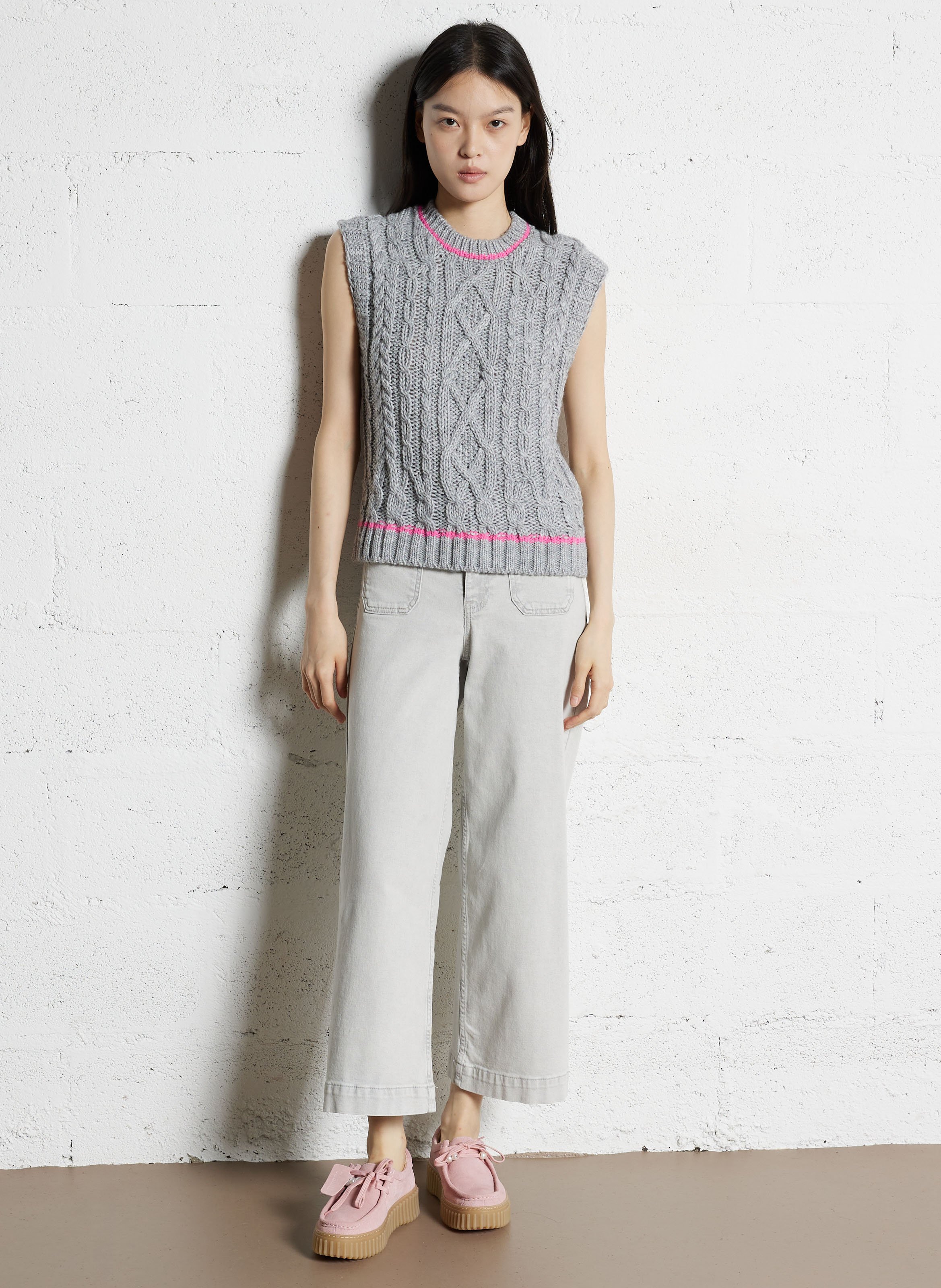 Gerade geschnittener Rundhalspullover Silber