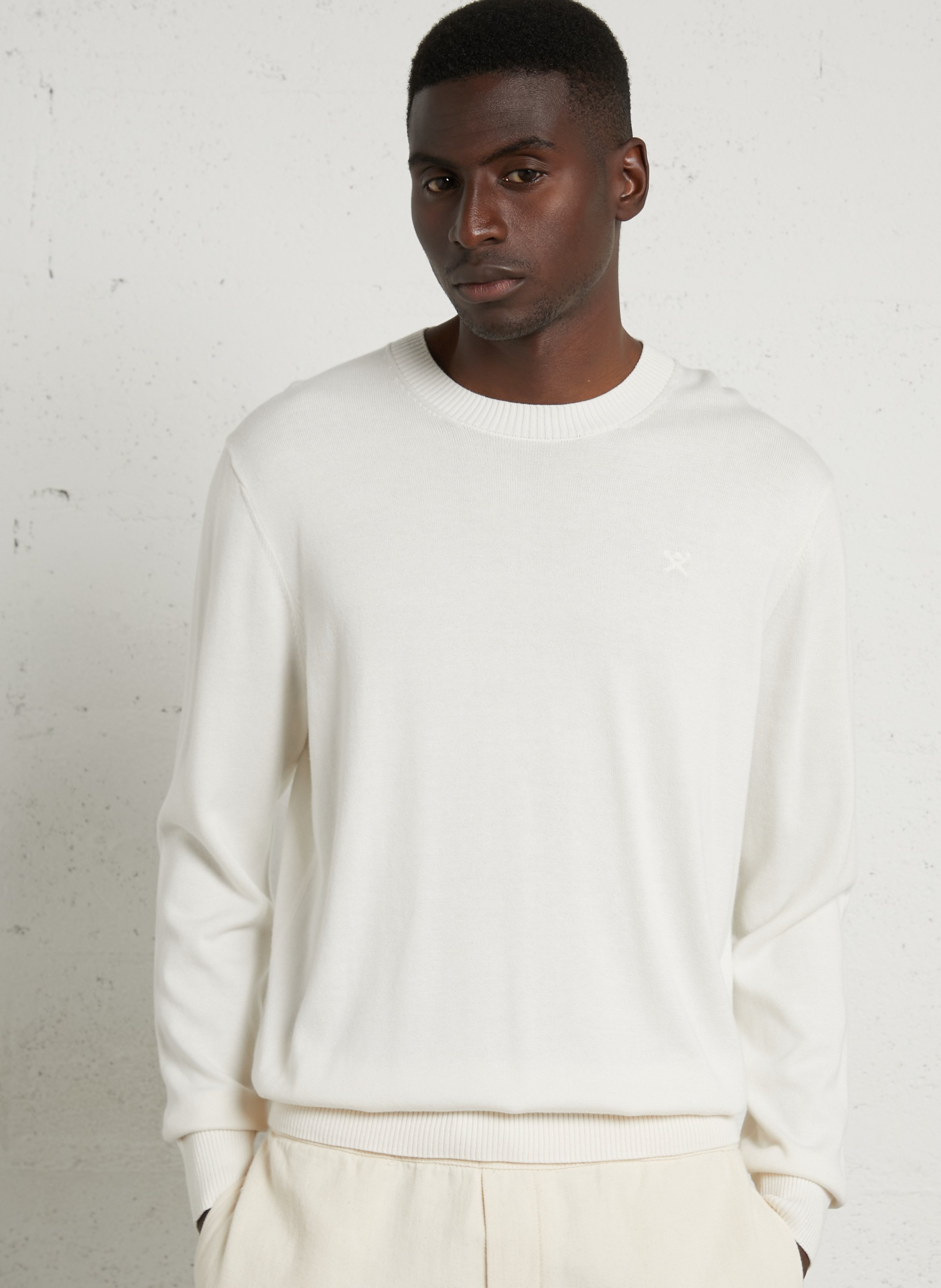 Pull droit col rond brodé en coton HACKETT