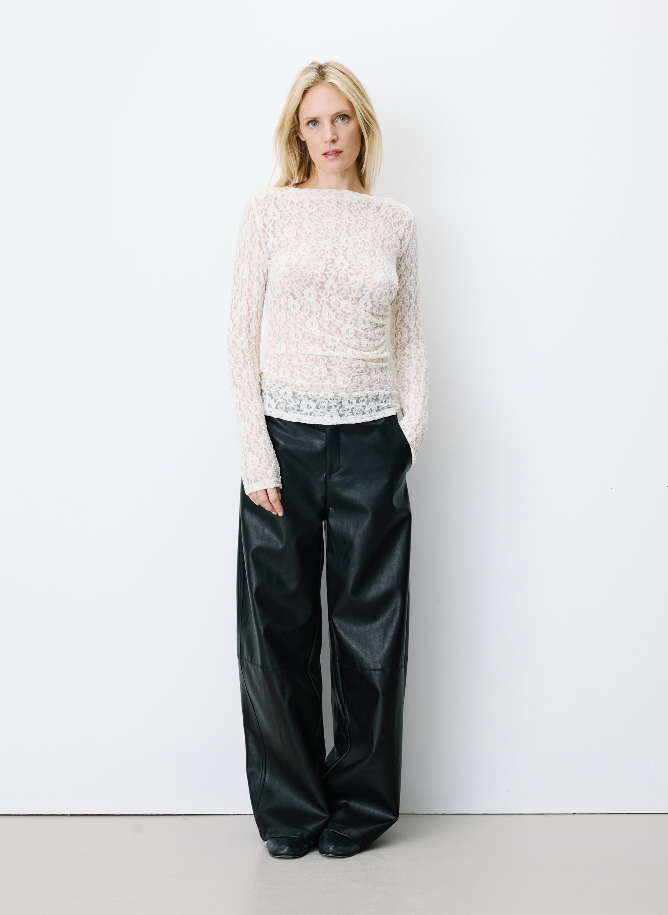 Straight round-neck lace top GRACE ET MILA White