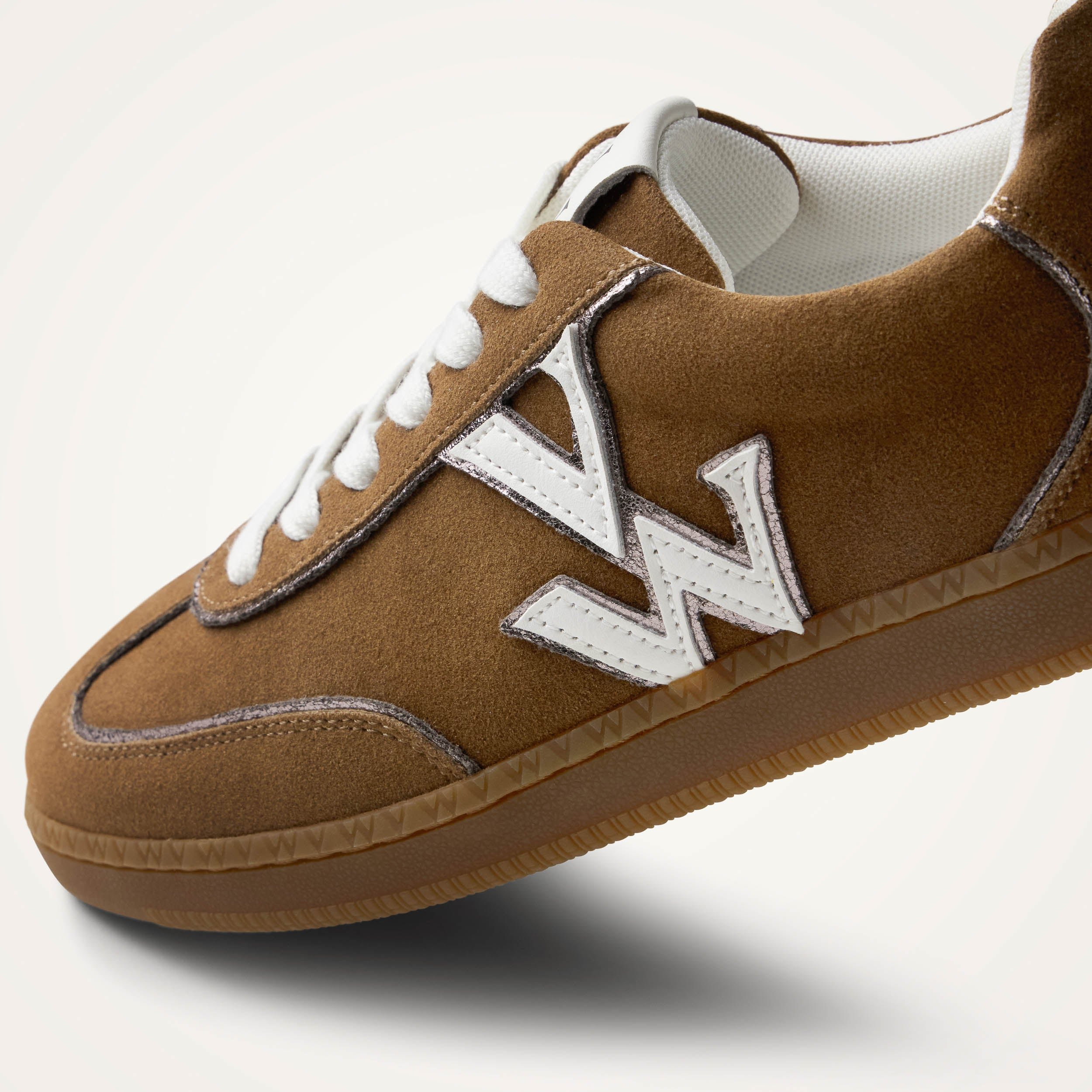 Low lace-up retro sneakers VANESSA WU Brown