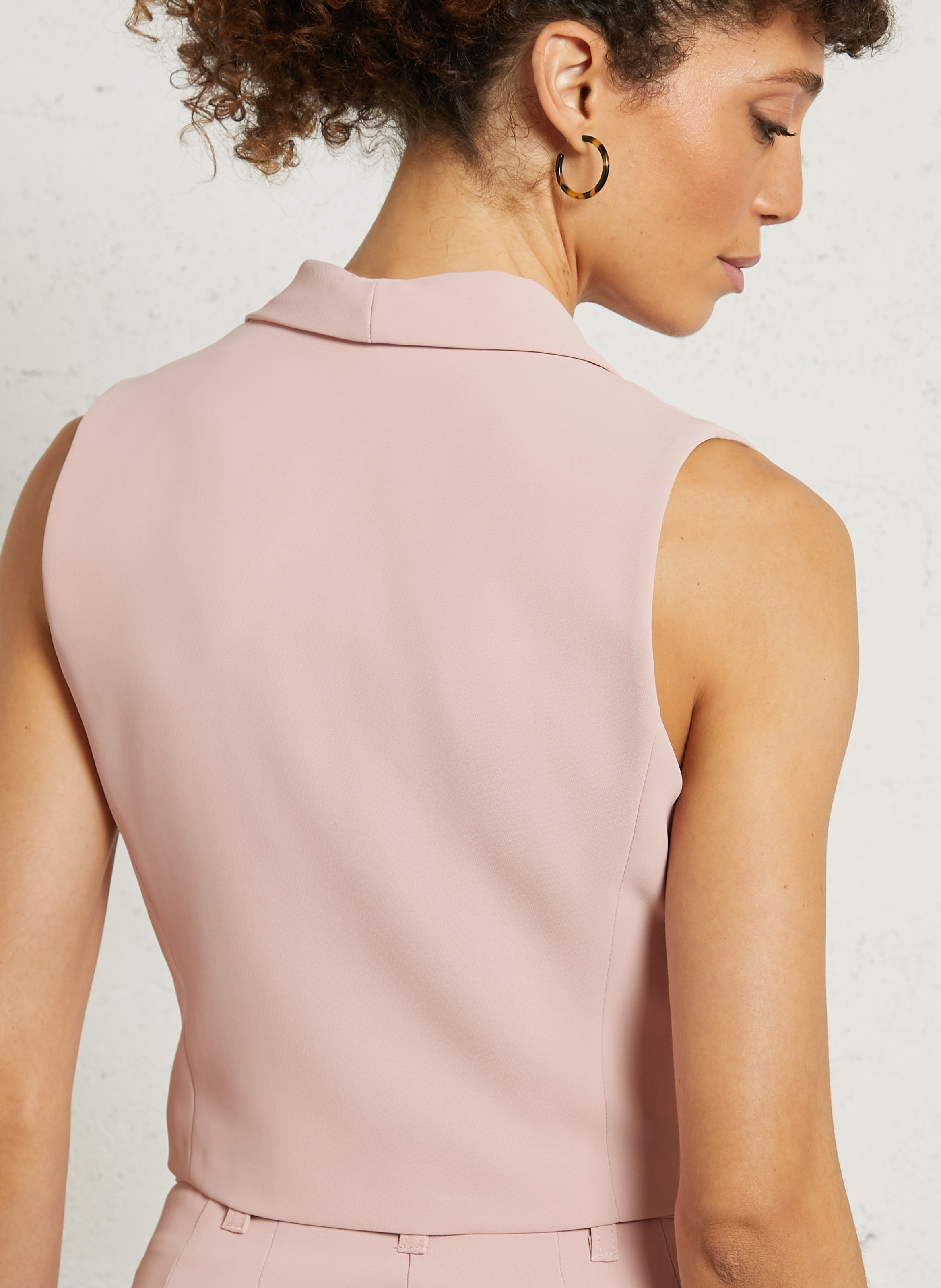 Korte getailleerde blazer met knopen IMPERIAL Roze