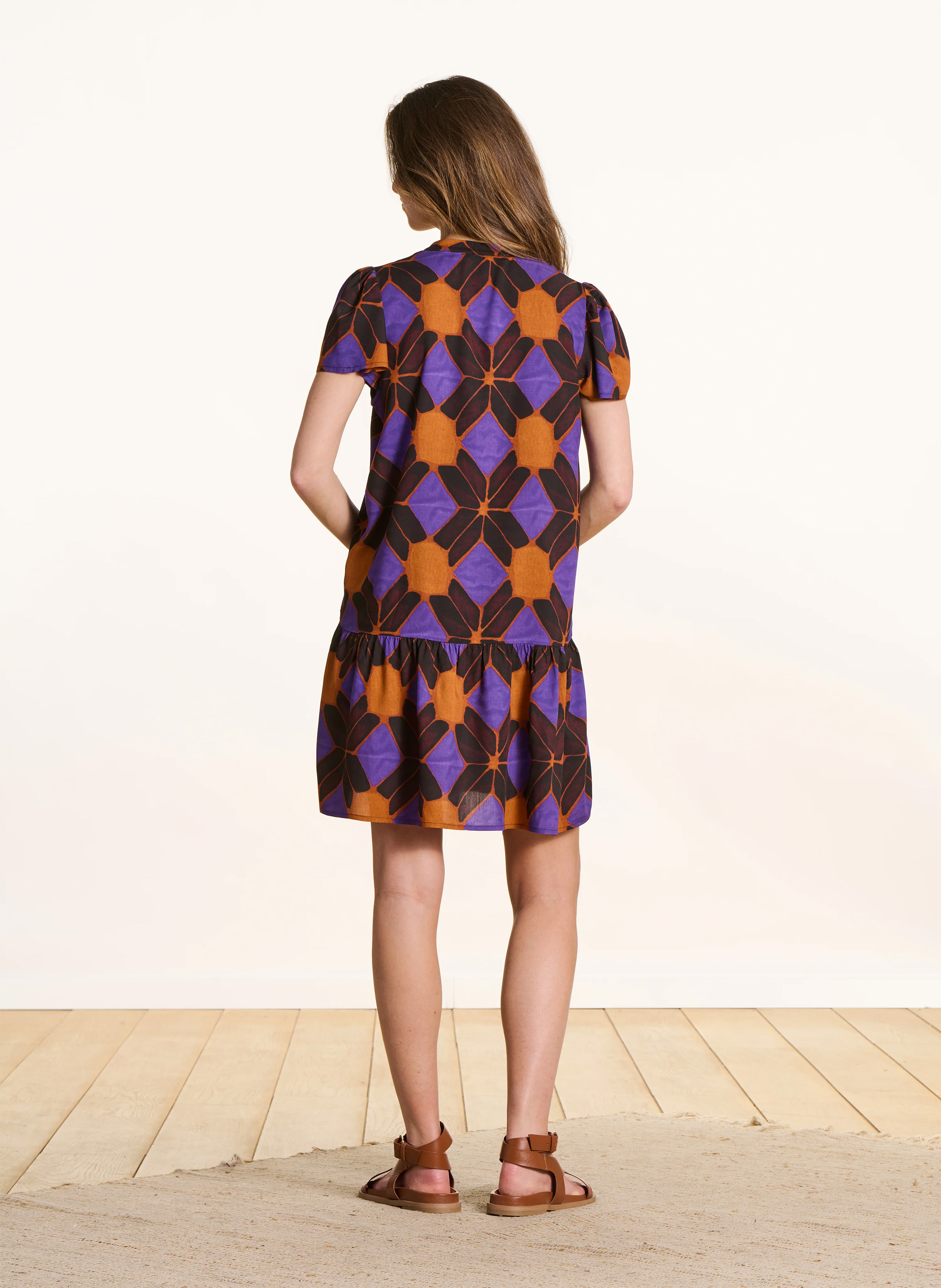 Robe courte col tunisien imprimée volantée LA FEE MARABOUTEE Multicolore